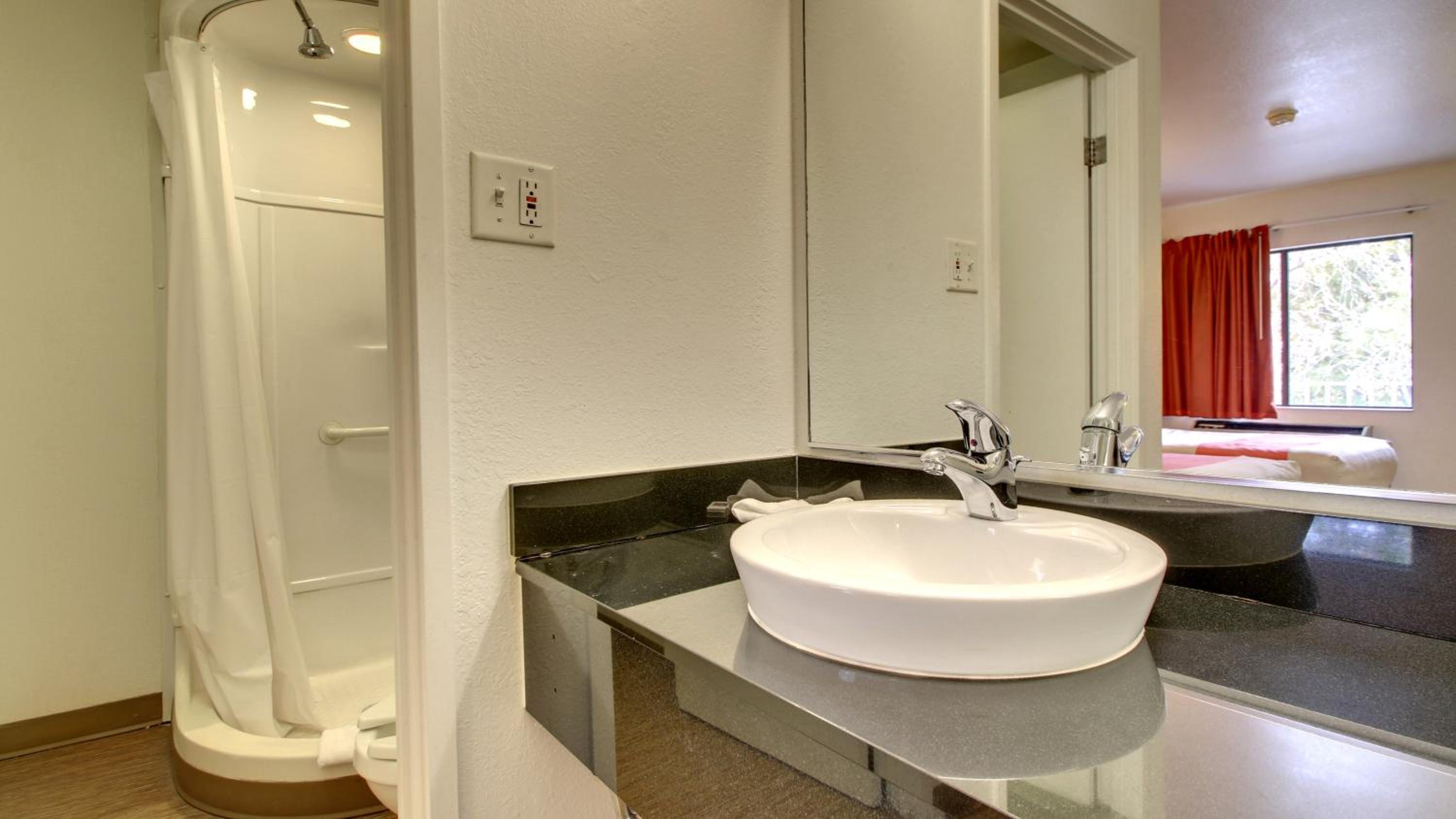 Deluxe Quadruple Room - Non-Smoking photo 1
