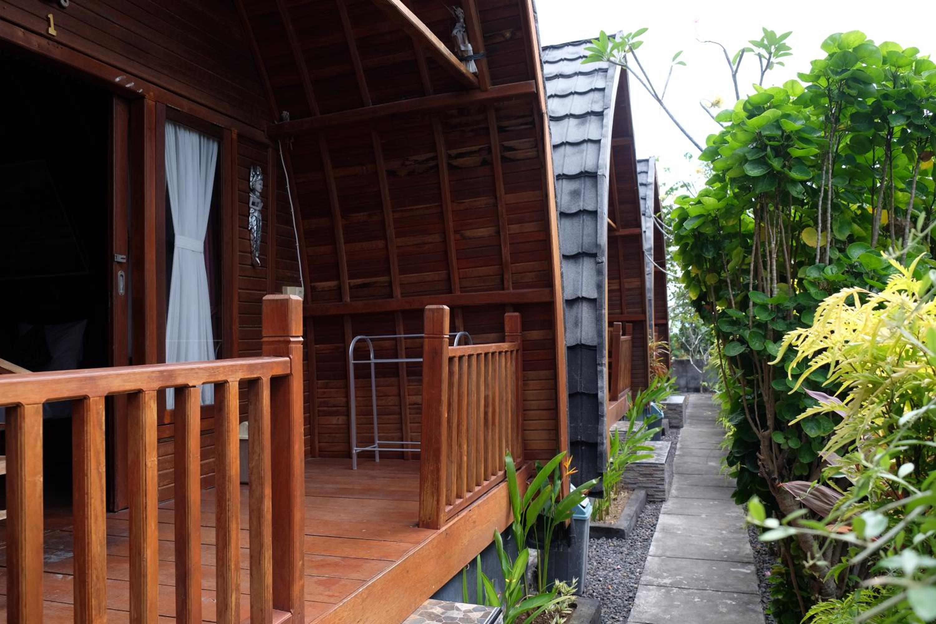 One-Bedroom Bungalow - Photo 4
