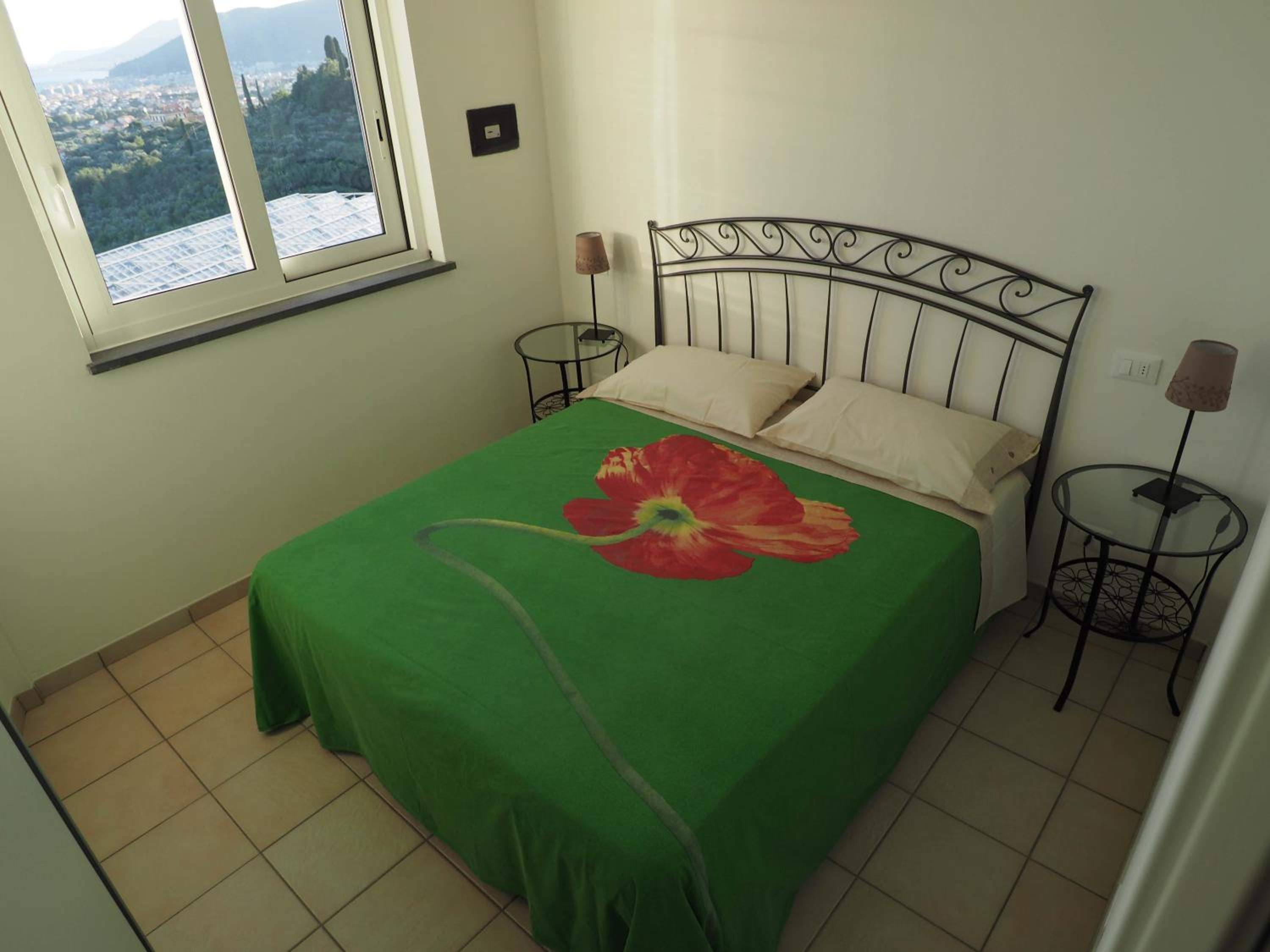 One-Bedroom Apartment with Sea View