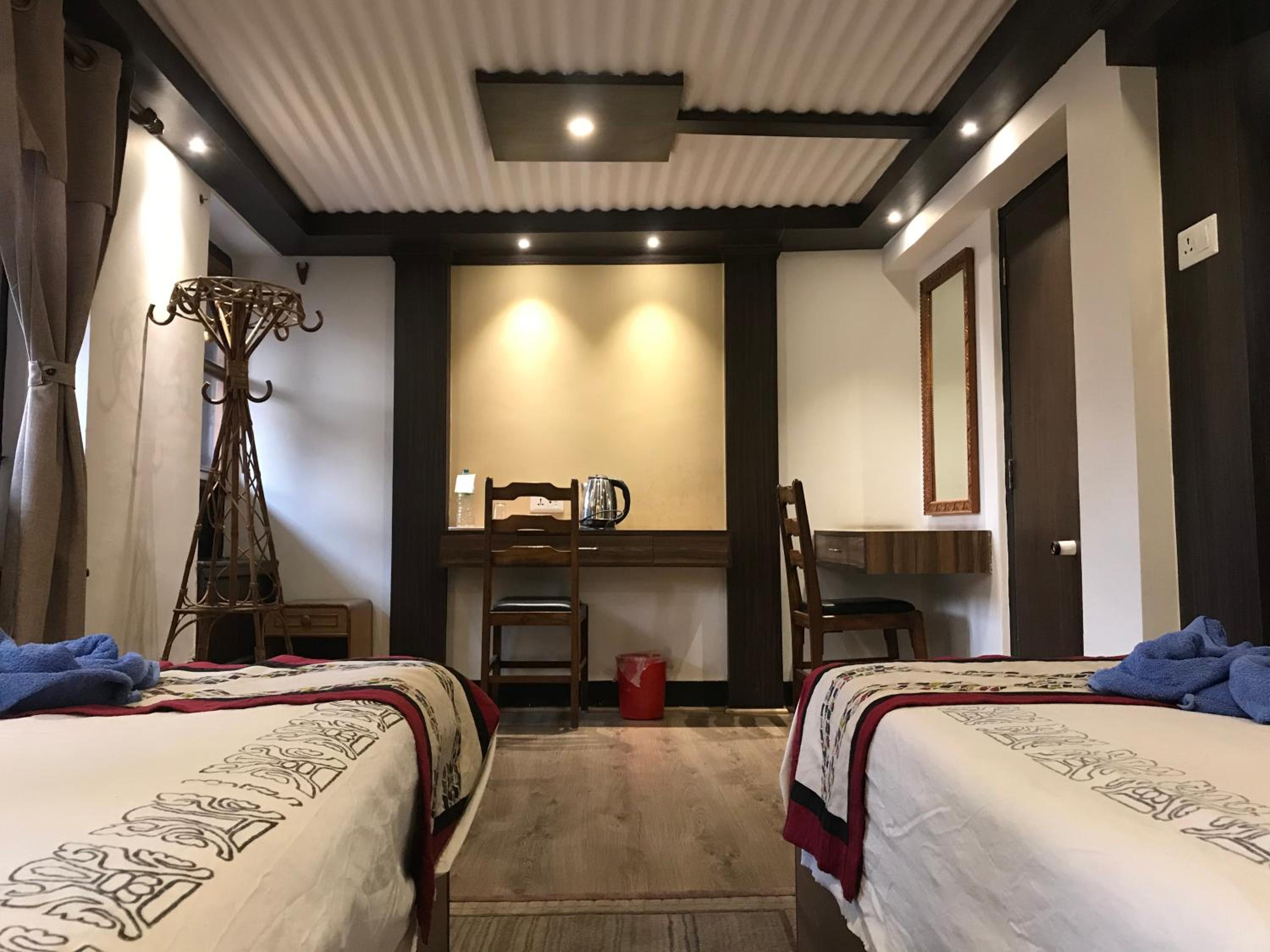 Deluxe King Suite photo 3