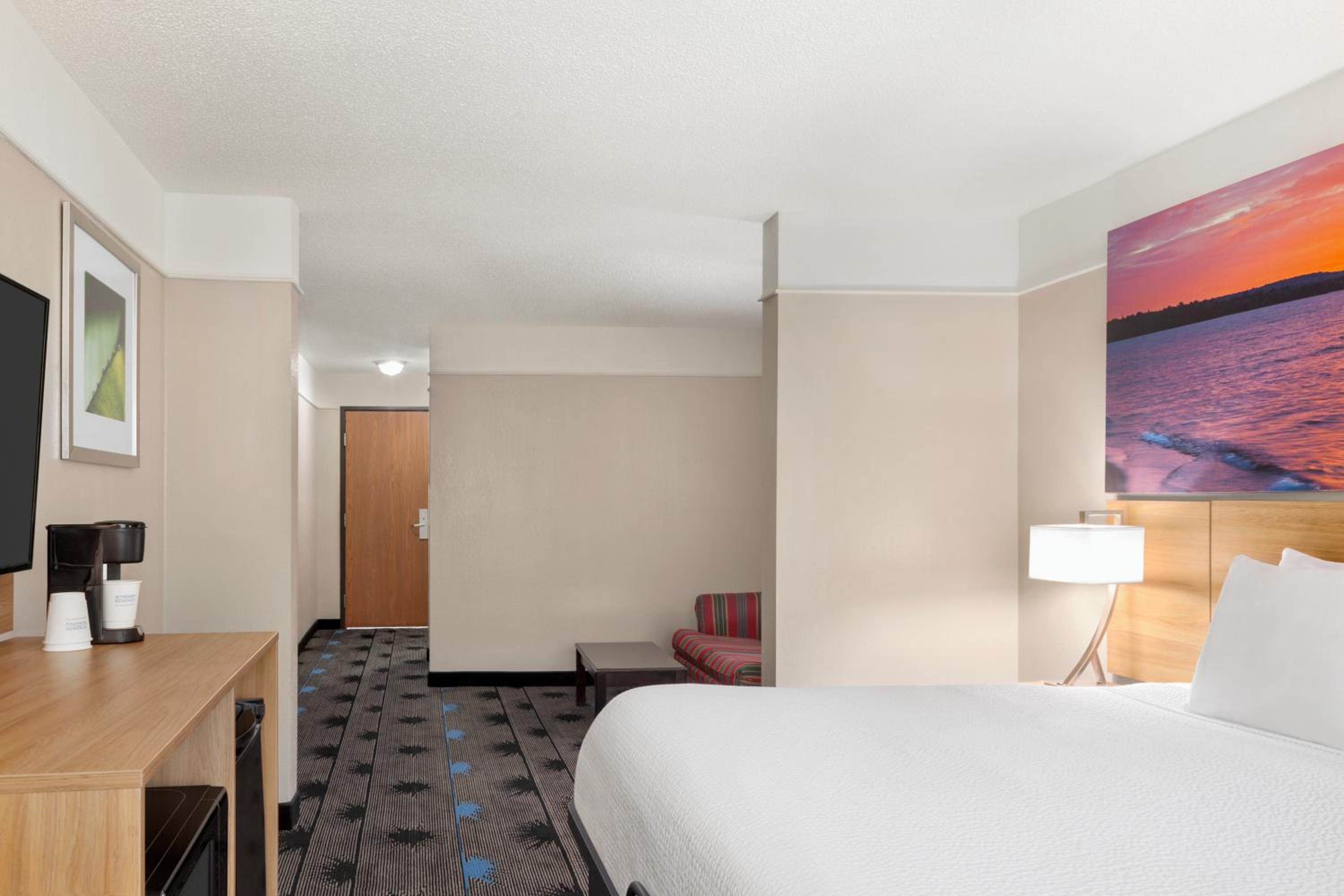 King Studio Suite -  Non-Smoking - Photo 1