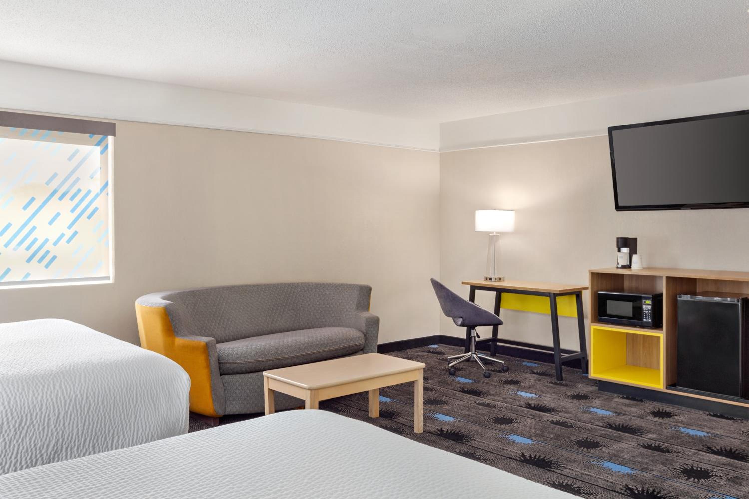 Suite with Two Queen Beds - Non-Smoking - Photo 3
