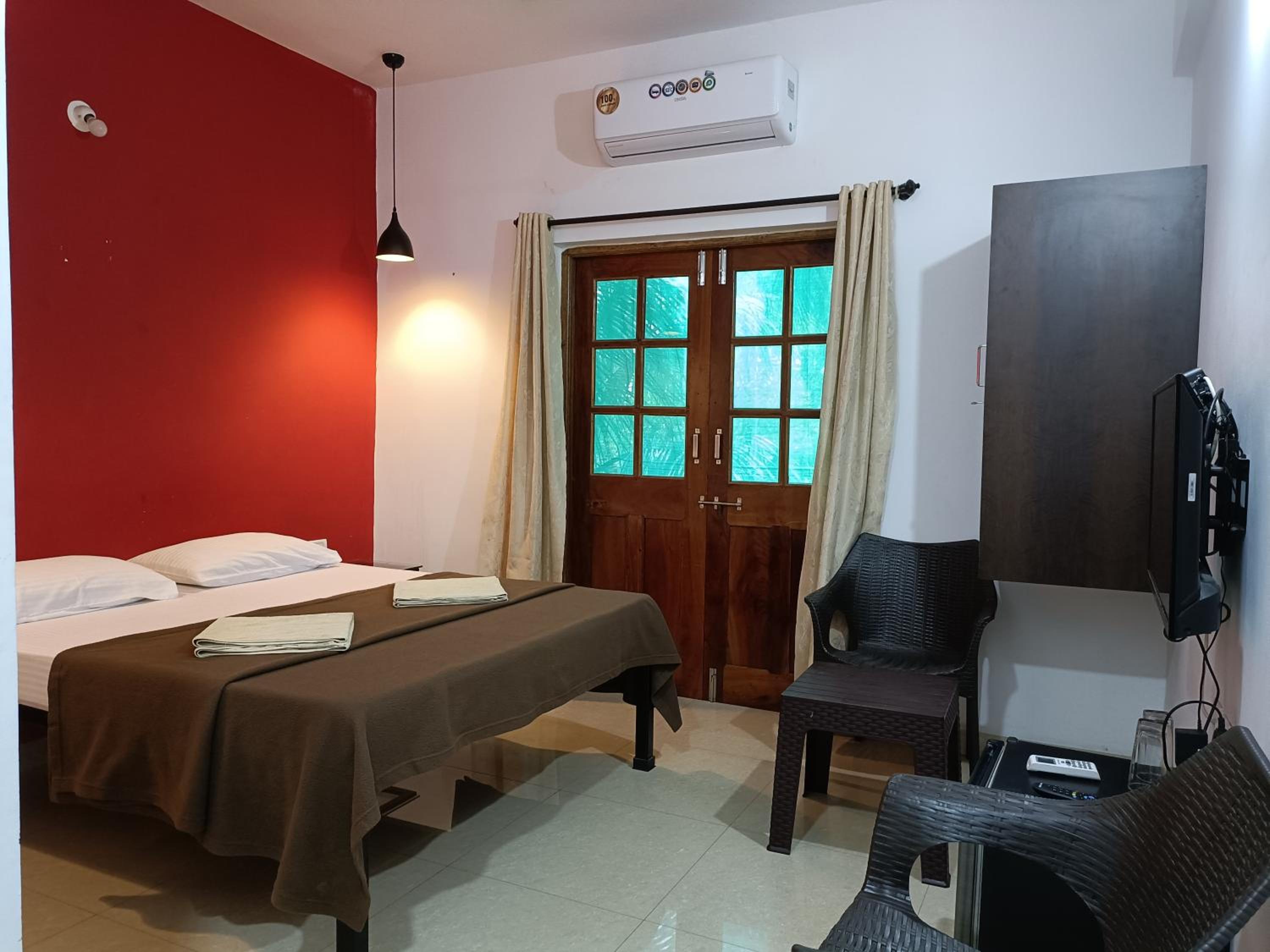 Deluxe Double Room with Balcony - Photo 25