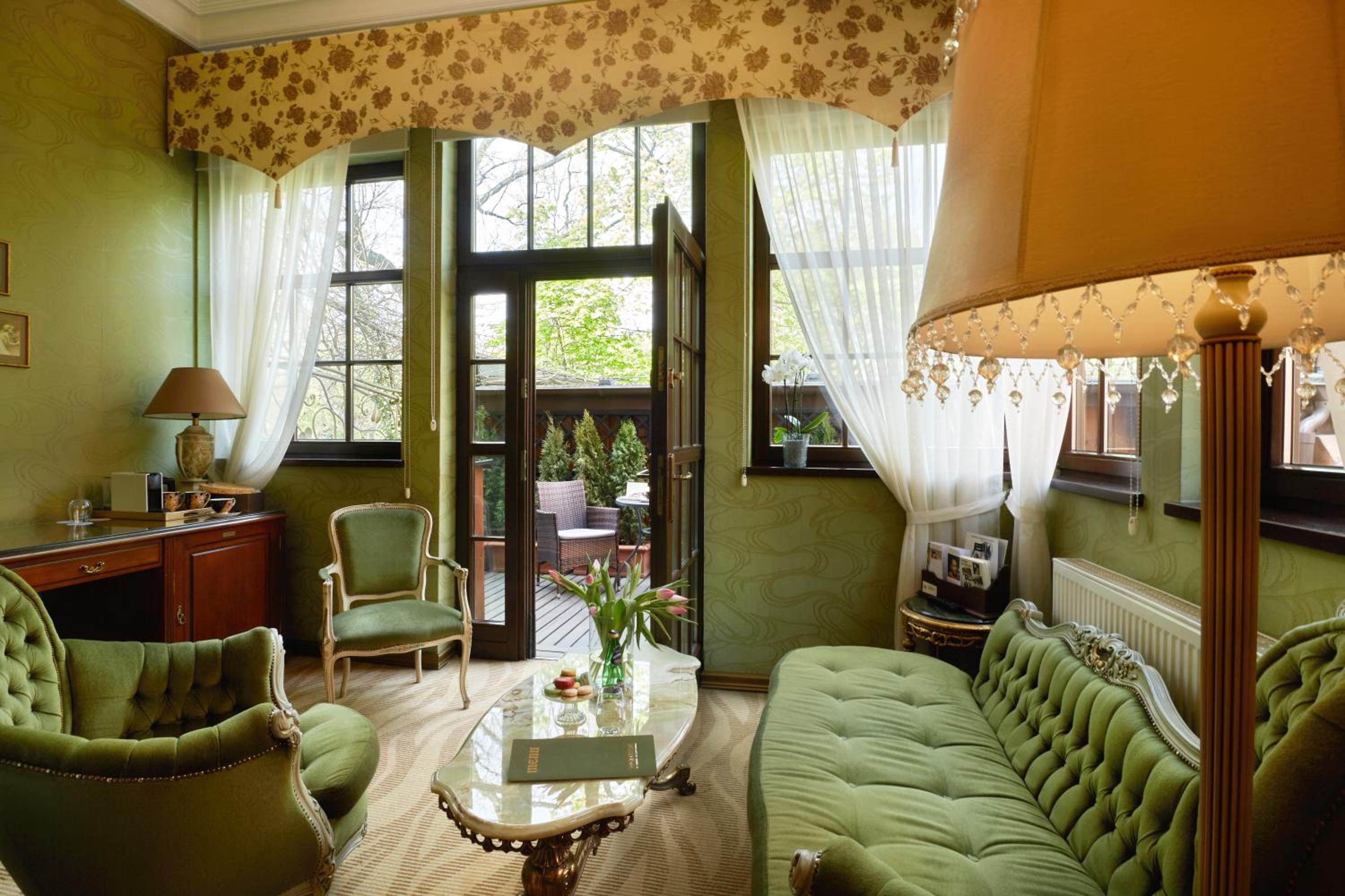 Deluxe Double Room with Balcony photo 3