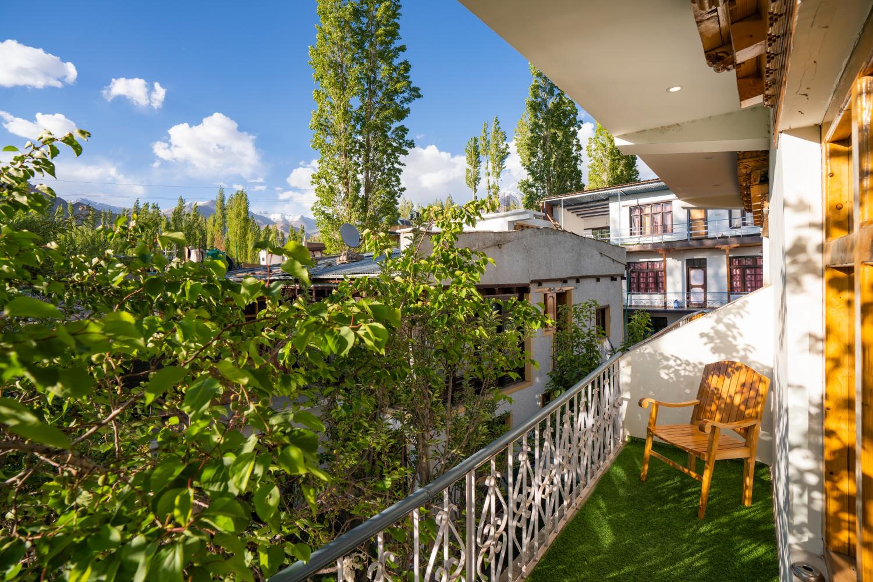 Deluxe Double Room with Balcony photo 3