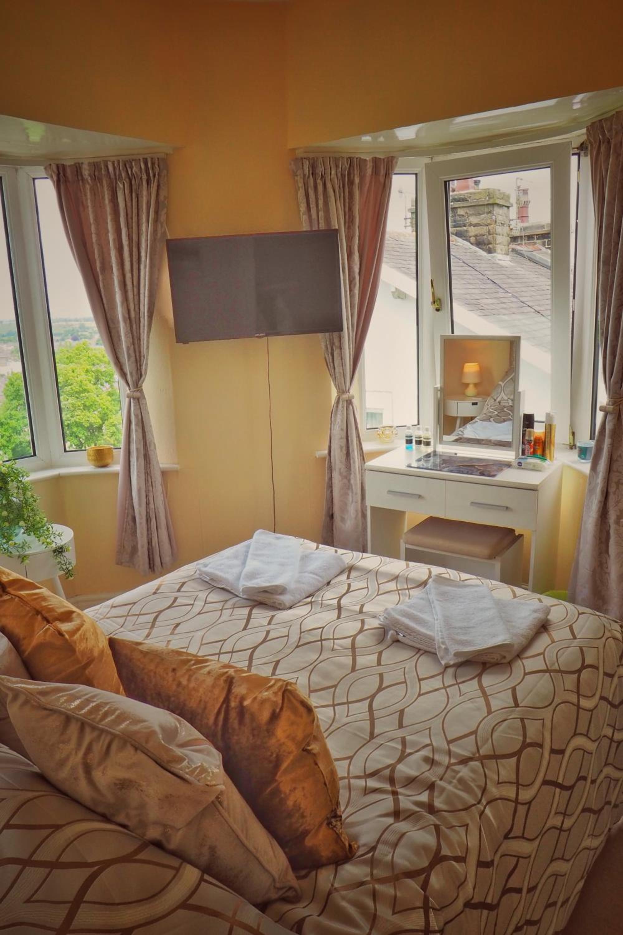Double Room with Mountain View - Photo 2