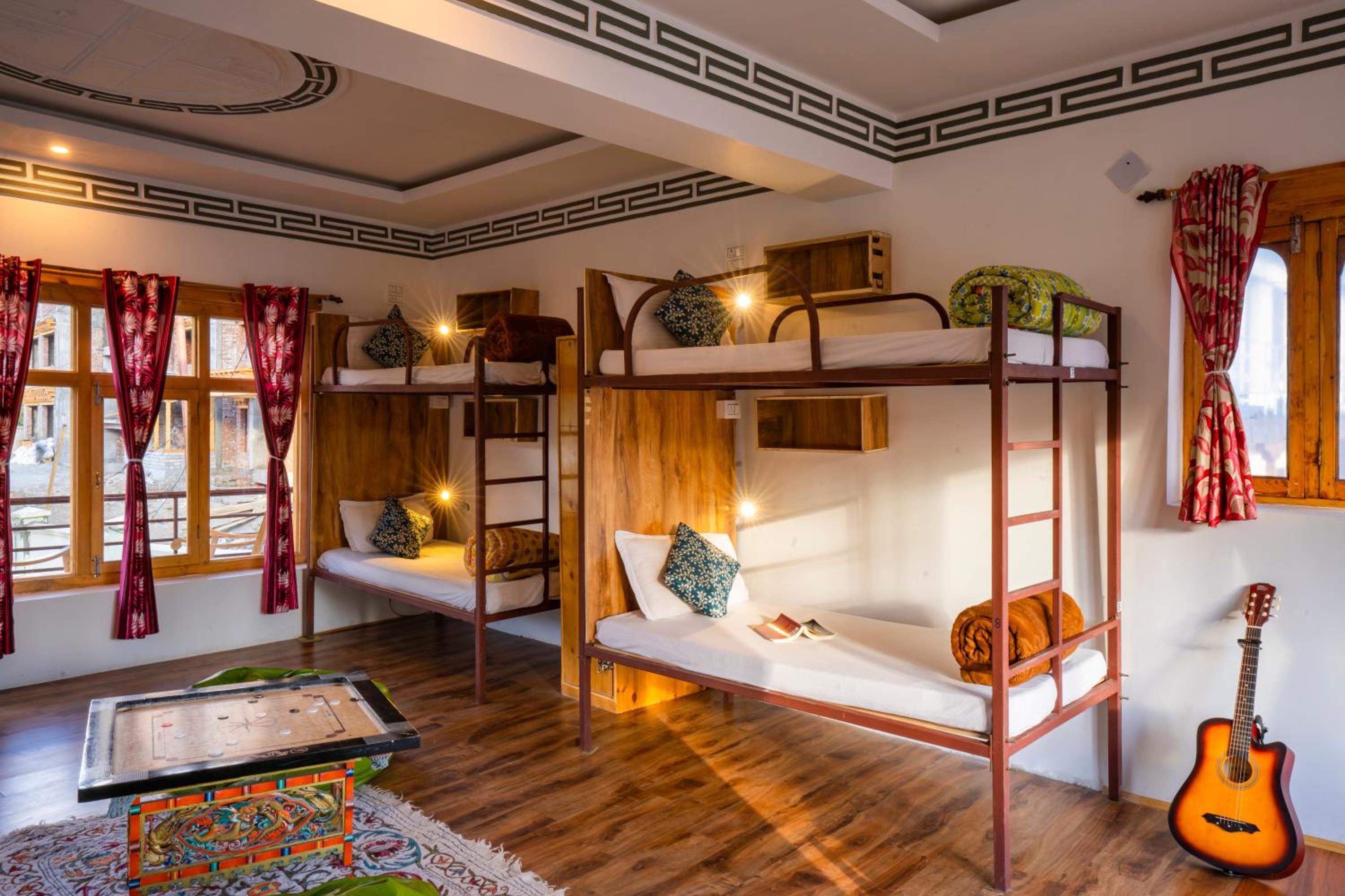 Bed in 8-Bed Mixed Dormitory Room photo 1