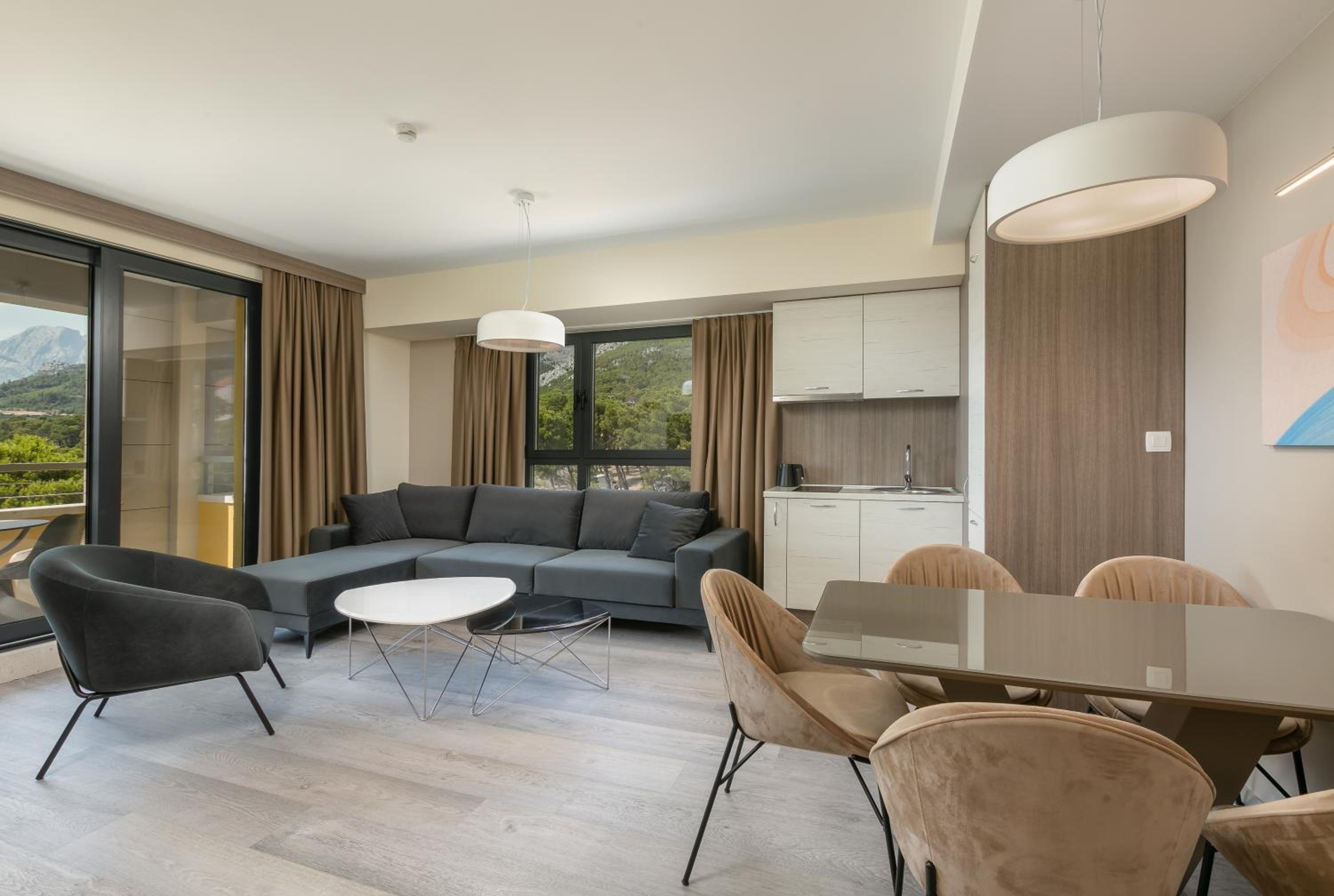 Deluxe Suite with Sea View - Photo 1