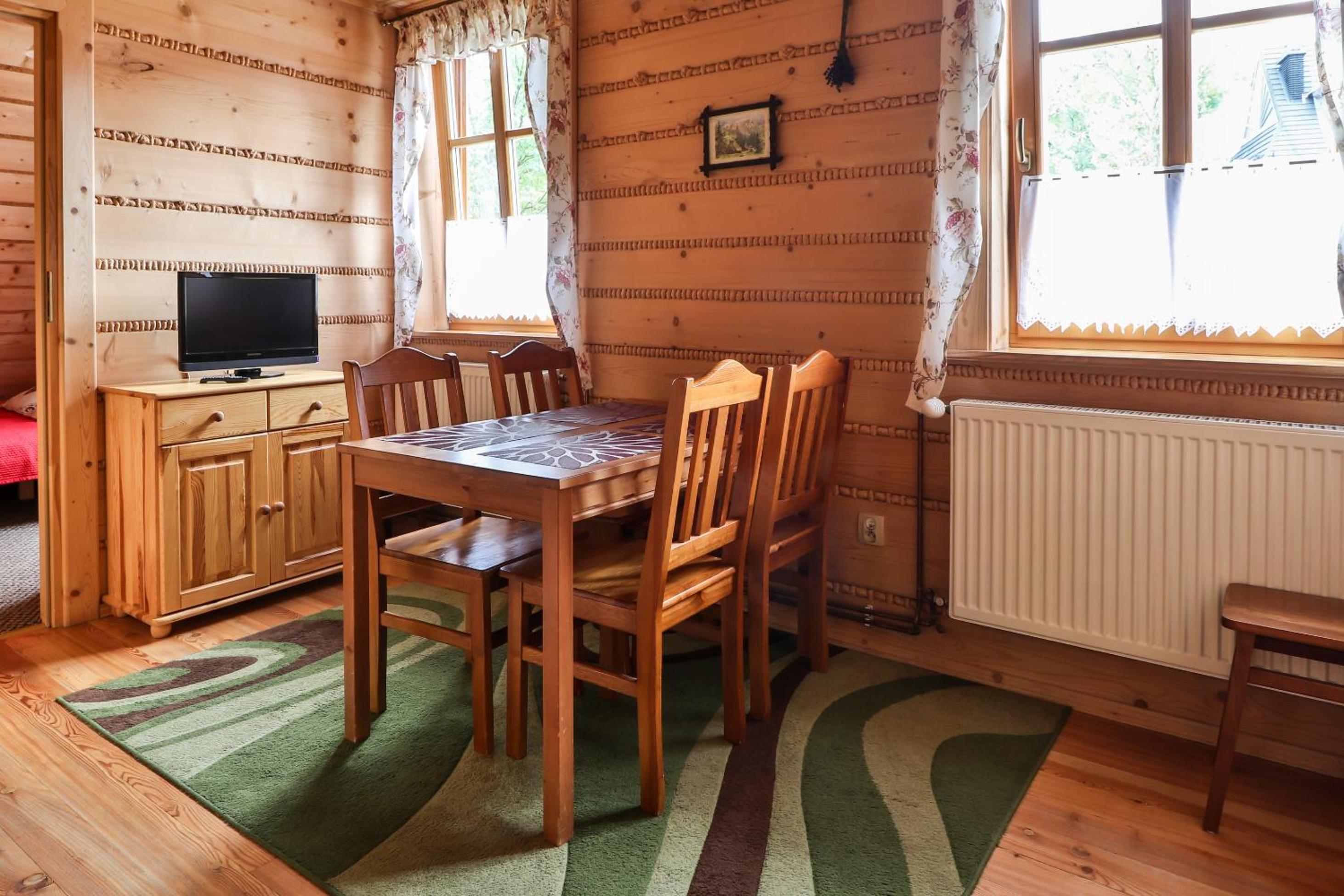 Family Room with Mountain View - Photo 3