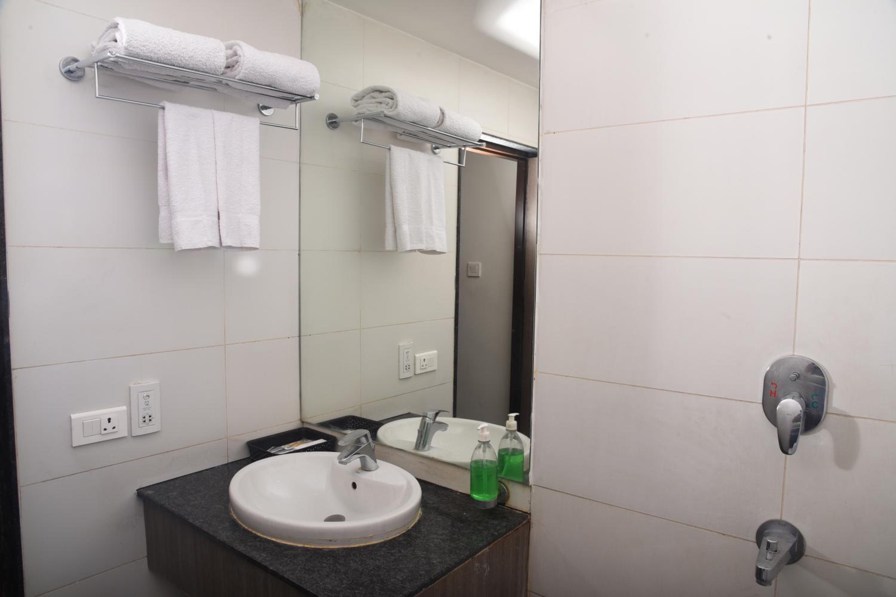 Deluxe Double Room - Photo 8