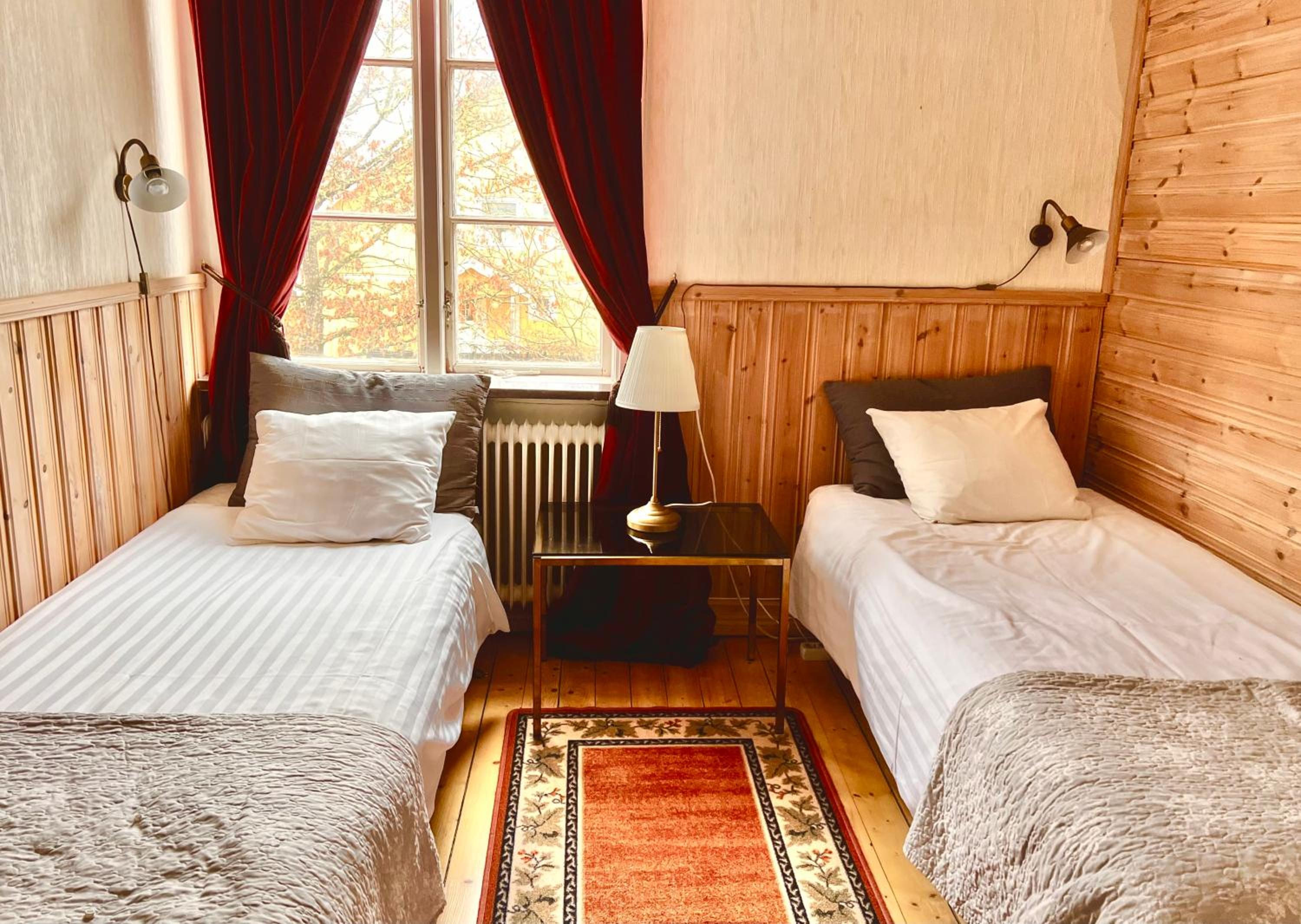 Economy Twin Room - Photo 1