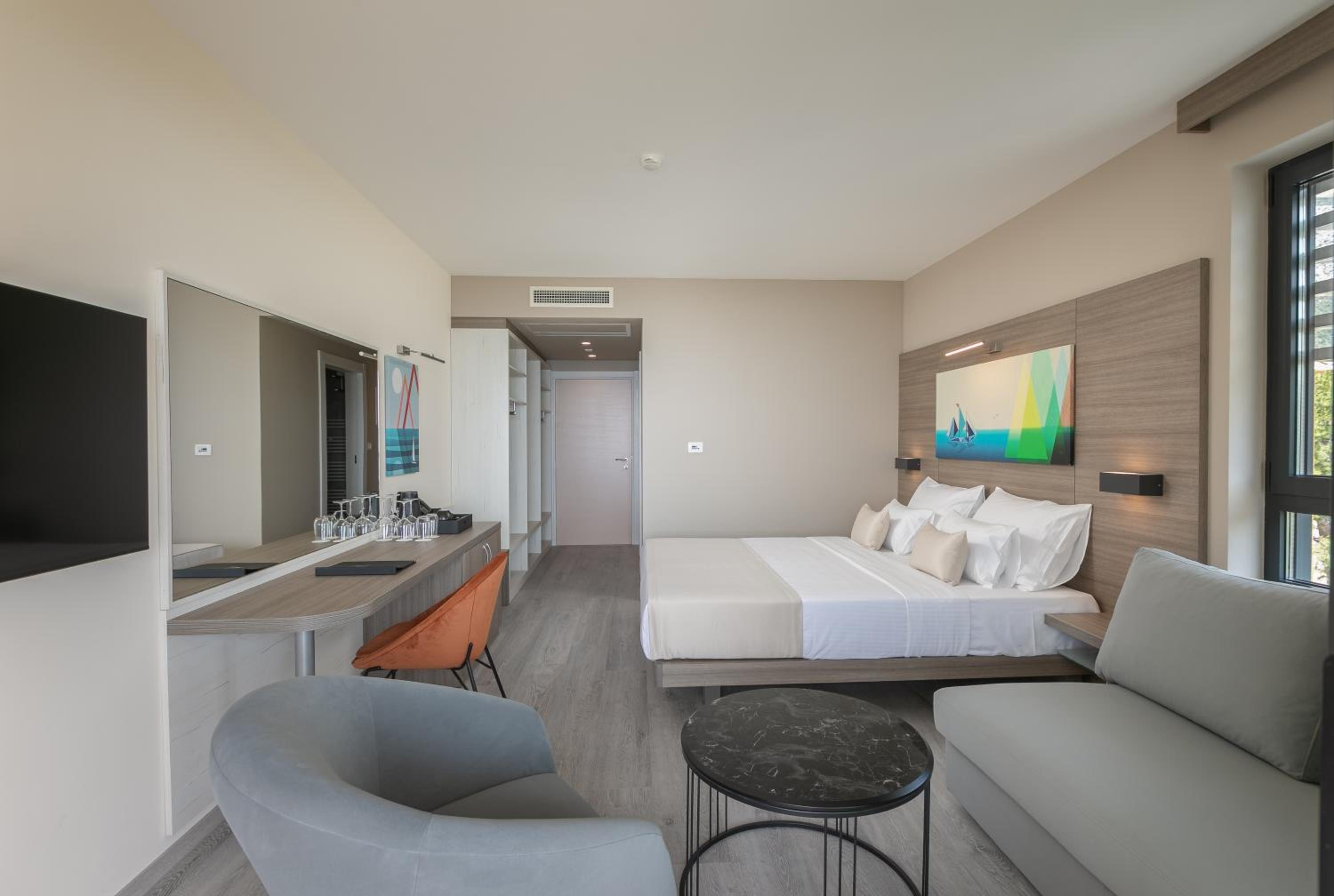 Deluxe Double Room with Balcony - Photo 1