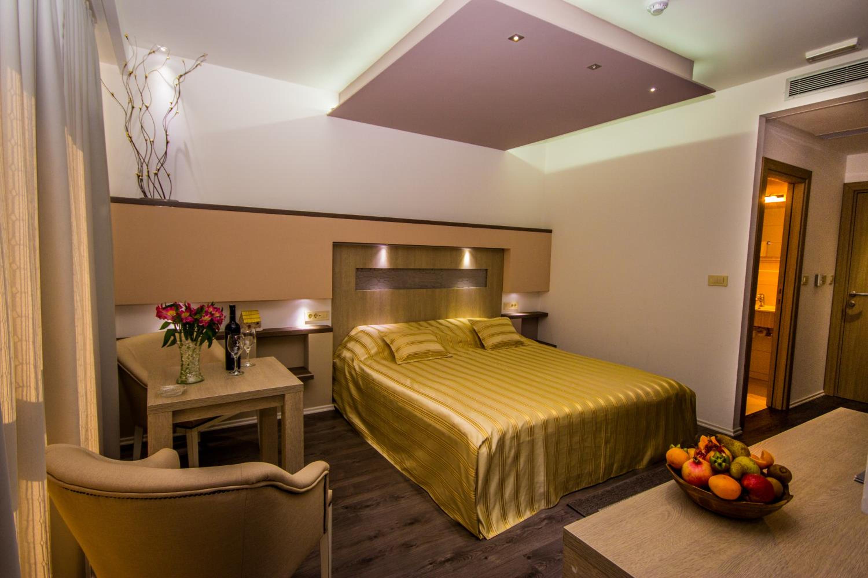 Standard Double or Twin Room - Annex - Photo 9