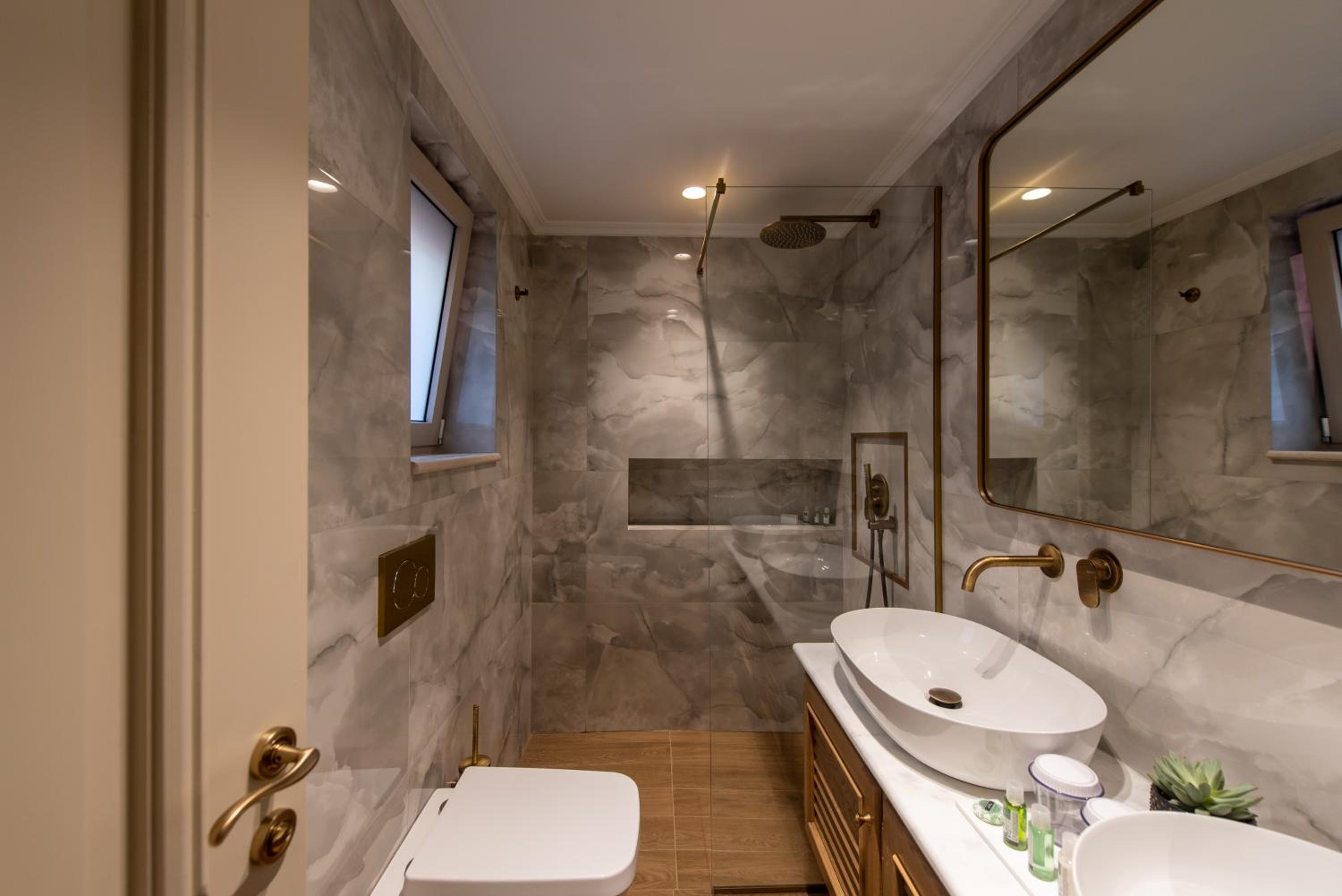 Deluxe Double or Twin Room - Photo 17
