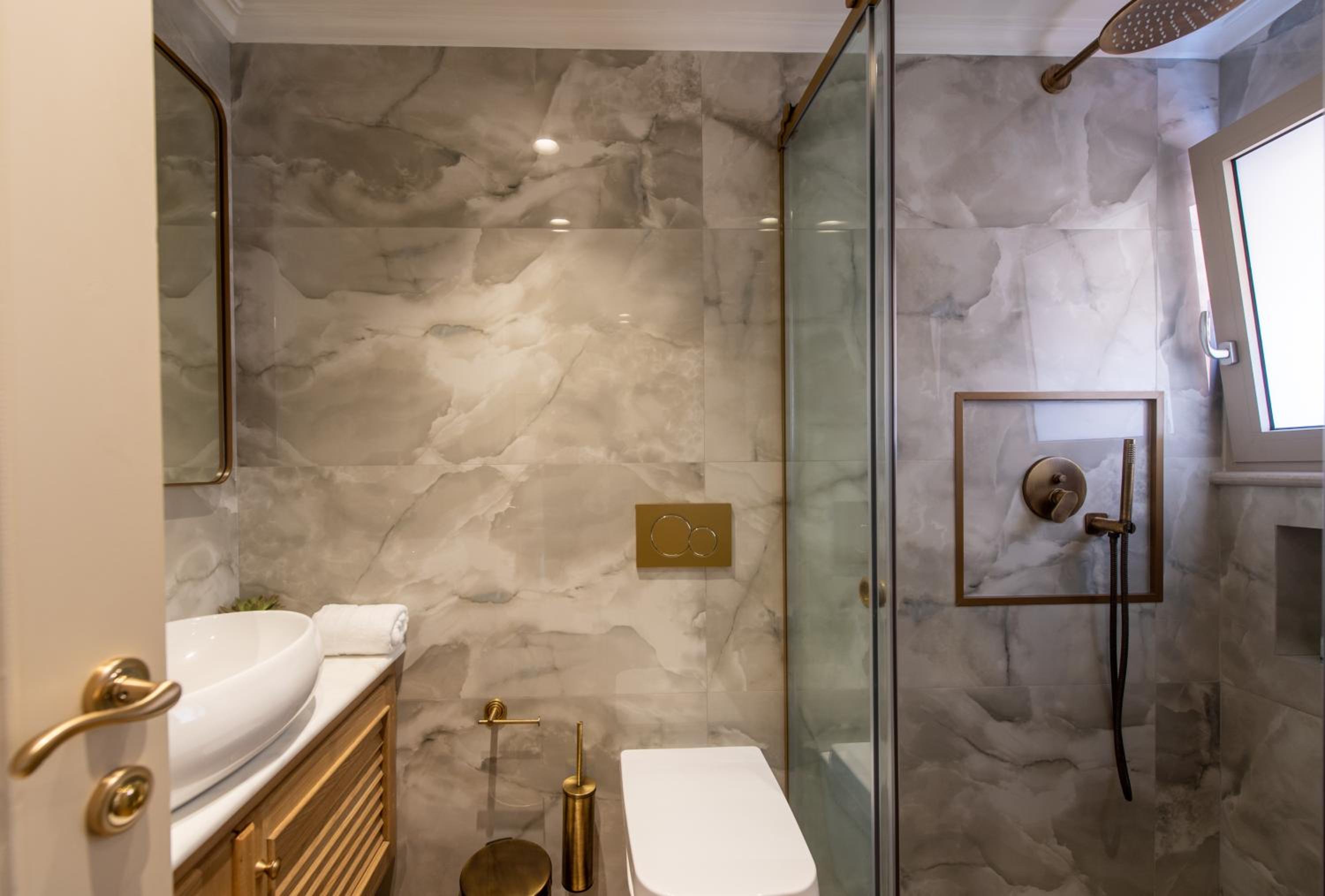 Deluxe Double or Twin Room - Photo 12