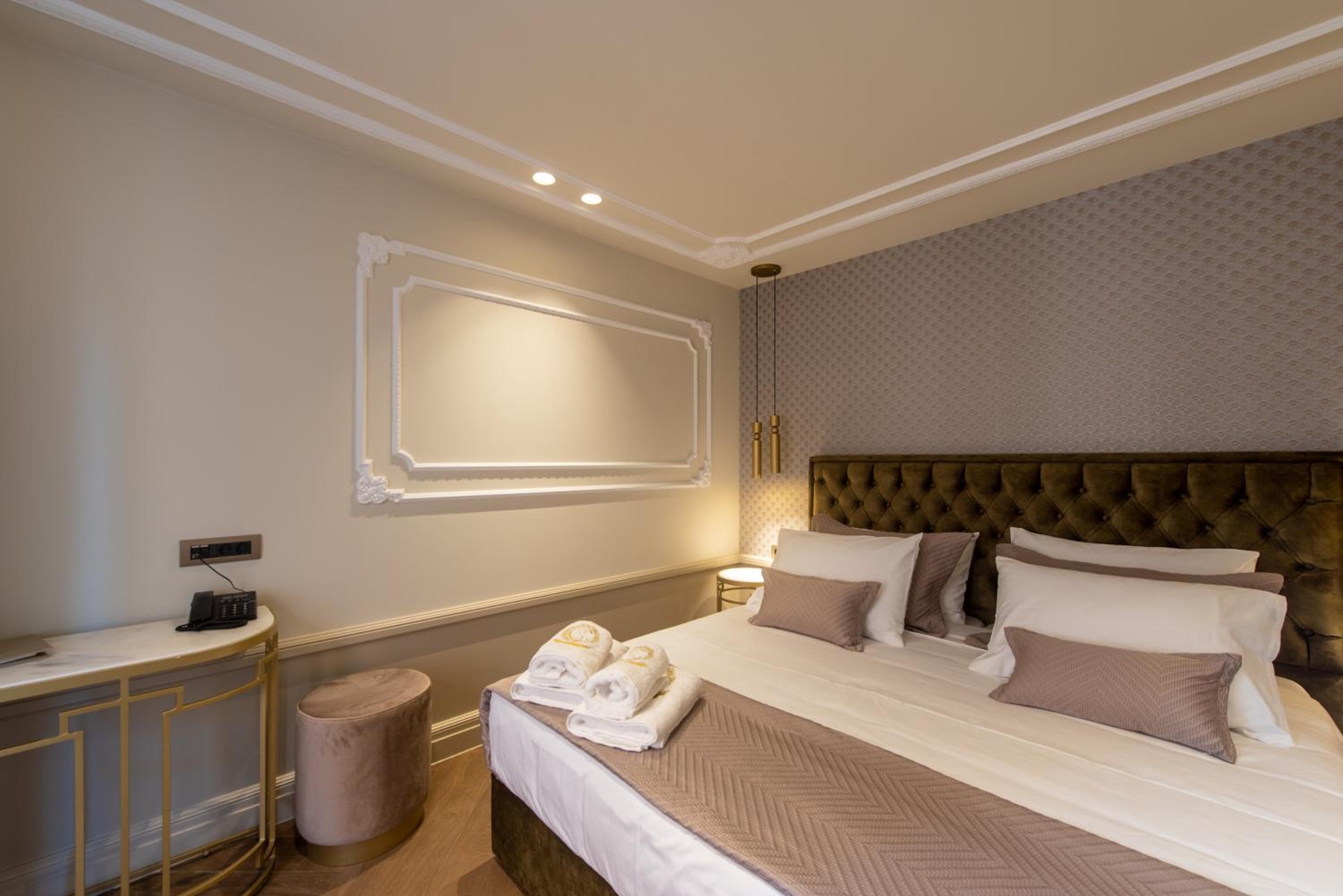 Deluxe Double or Twin Room - Photo 7