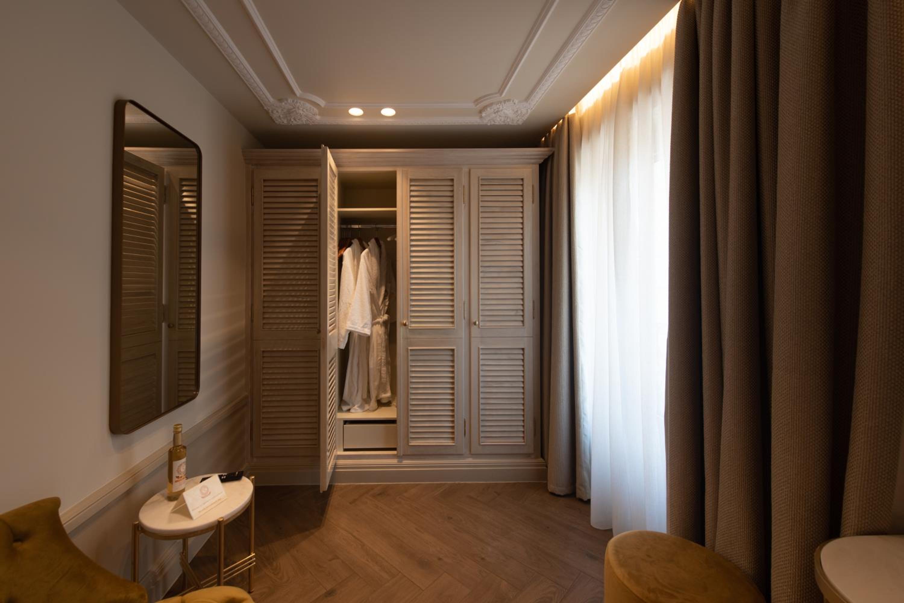 Deluxe Double or Twin Room - Photo 6