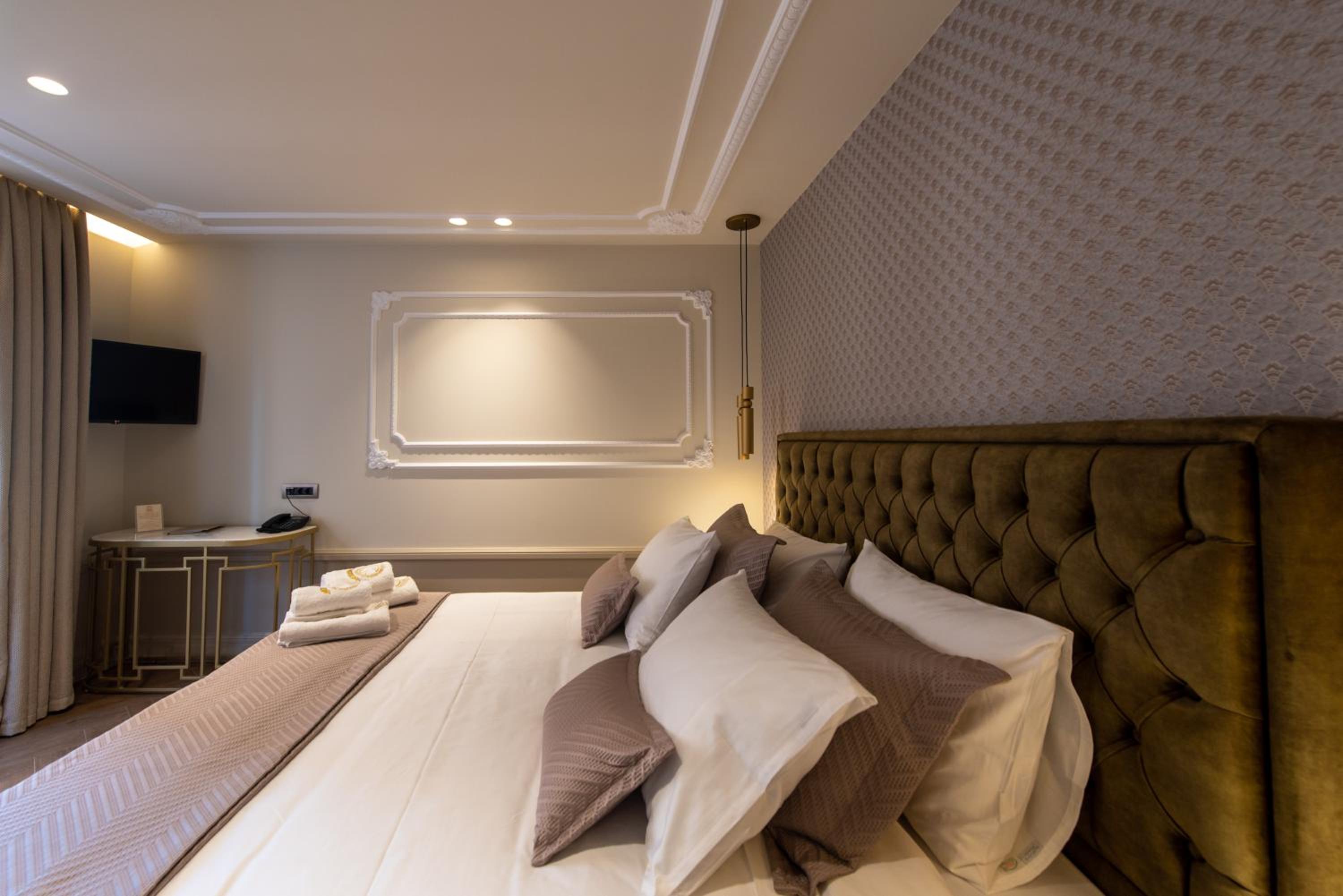 Deluxe Double or Twin Room - Photo 5