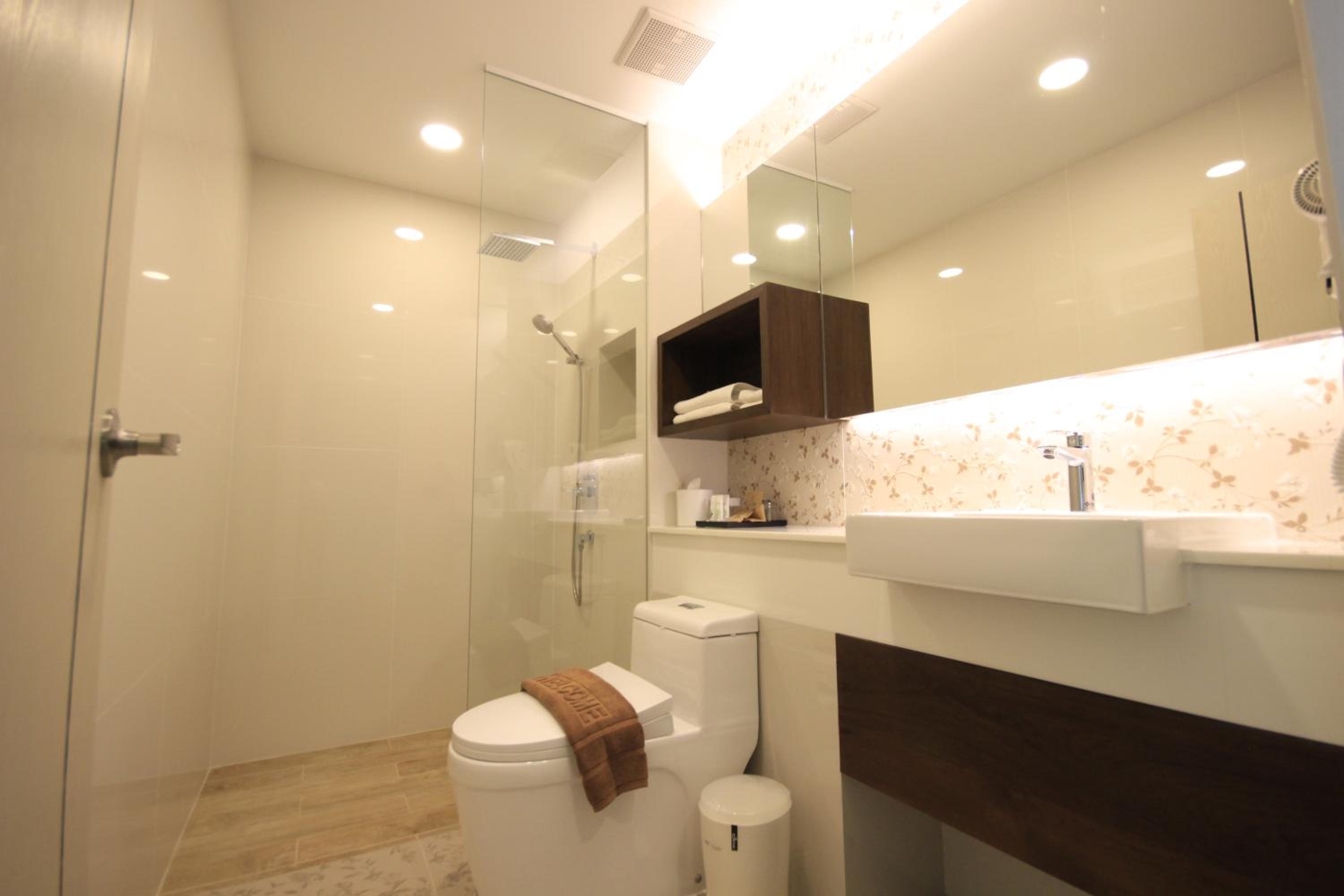 Junior Suite with Balcony - Photo 15