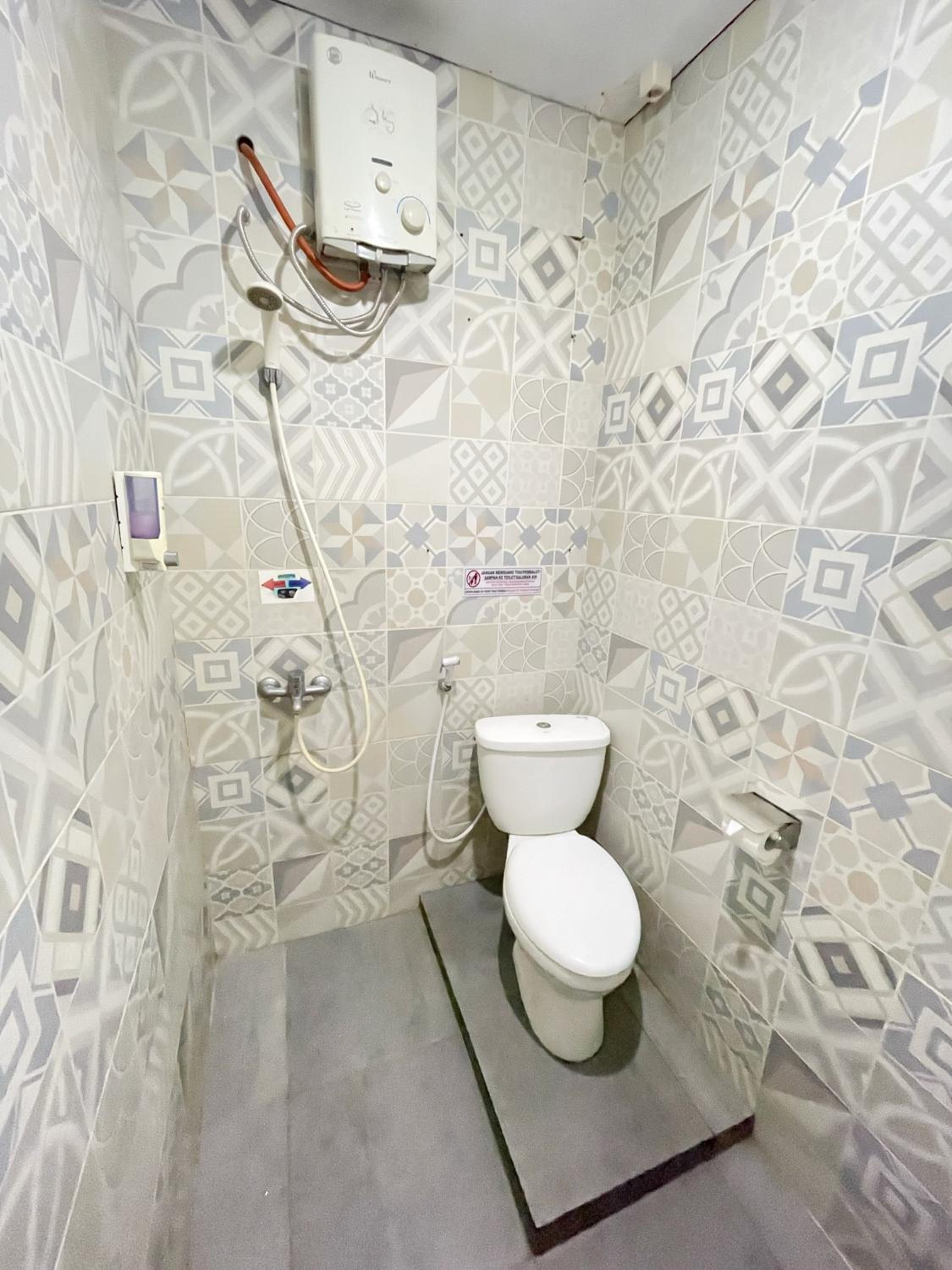 Double Room with Shared Bathroom photo 2