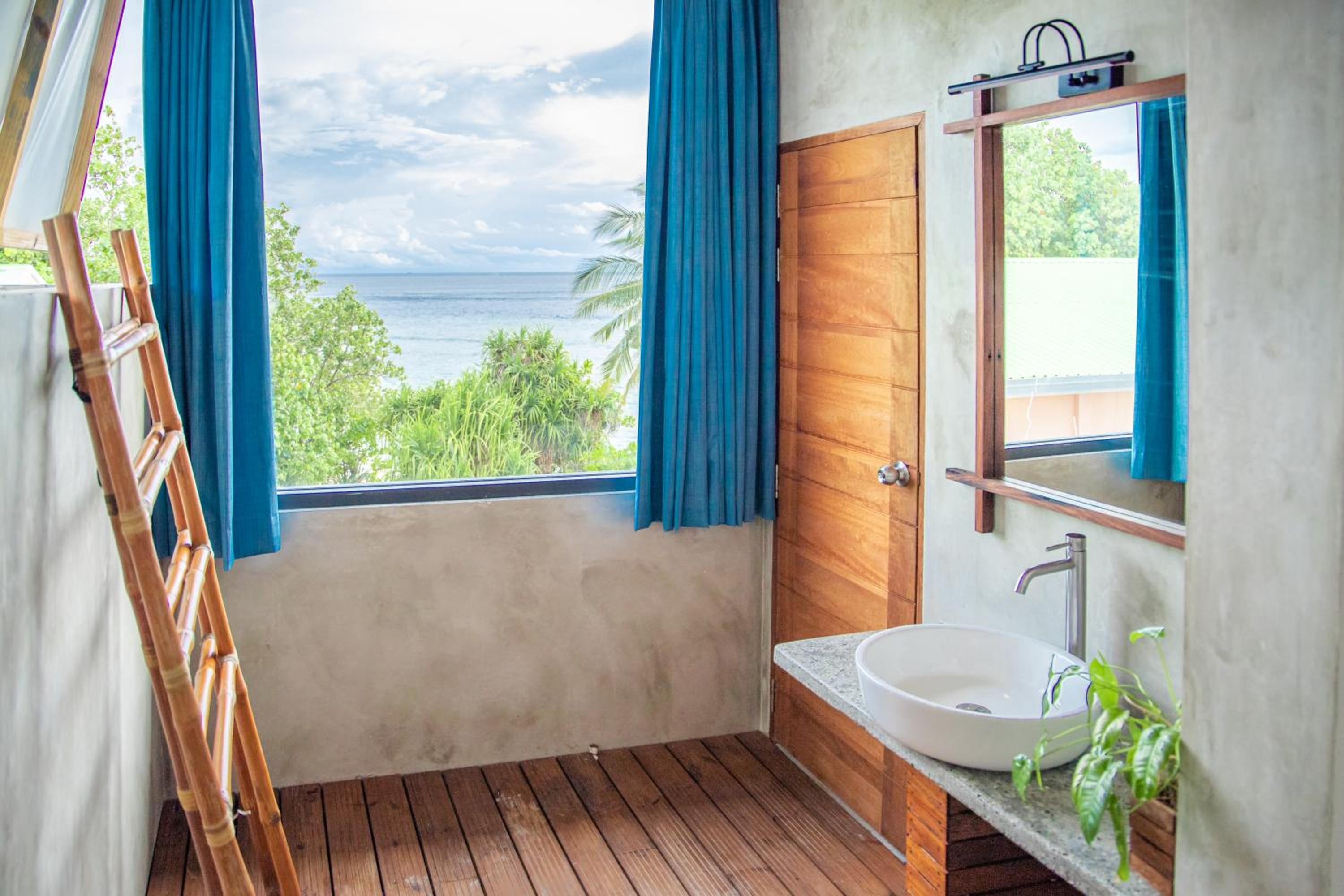 Deluxe Double Room with Balcony and Sea View - Photo 6