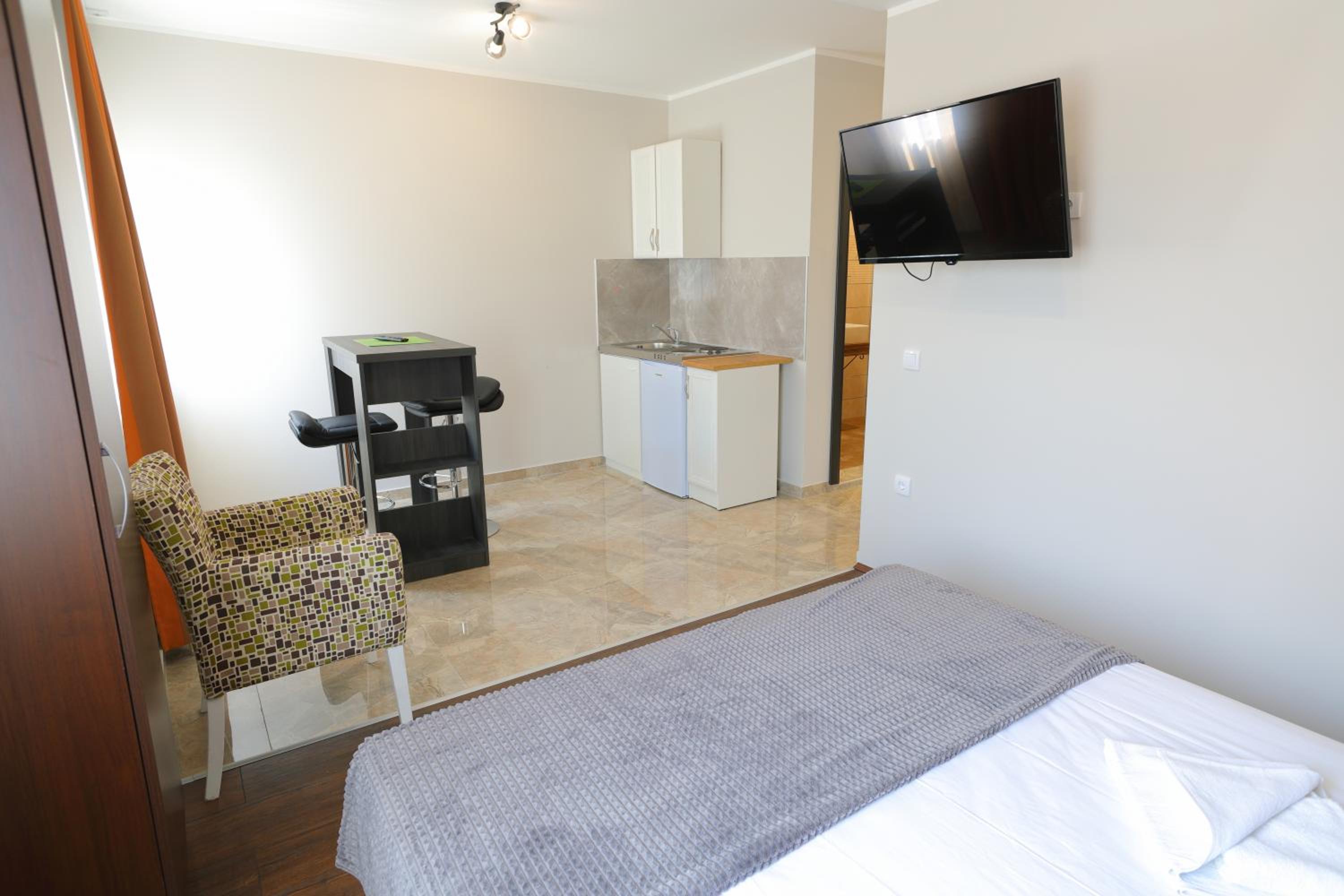 Apartment photo 3