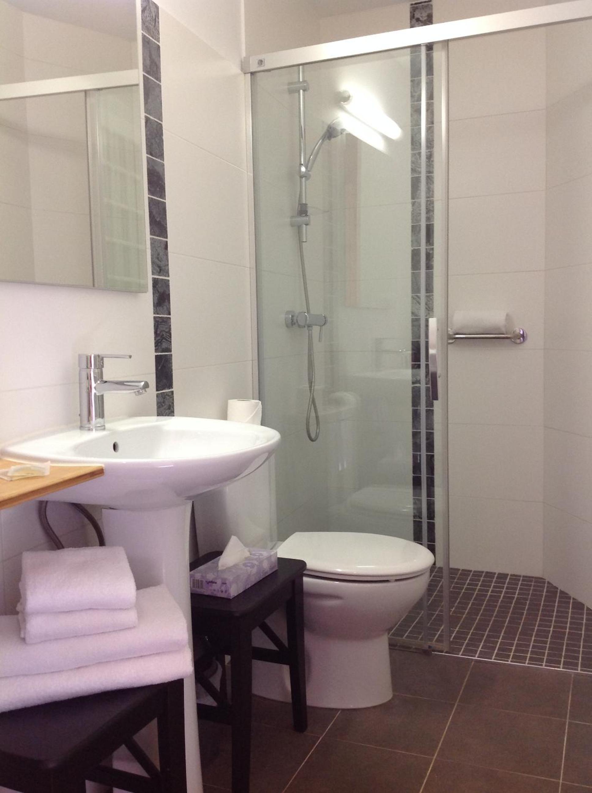 Standard Double Room - Photo 6
