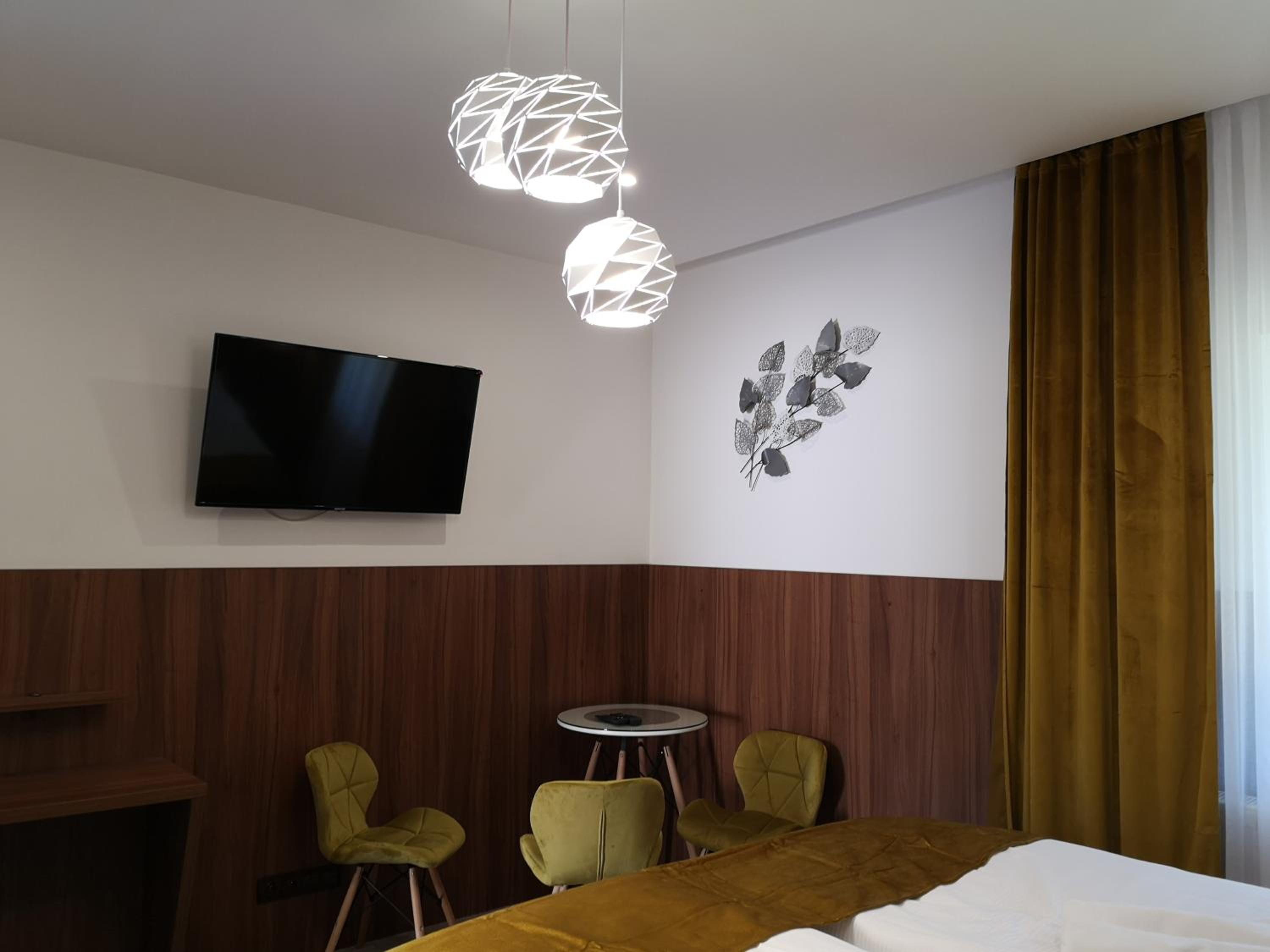 Triple Room with Lake View - Photo 1