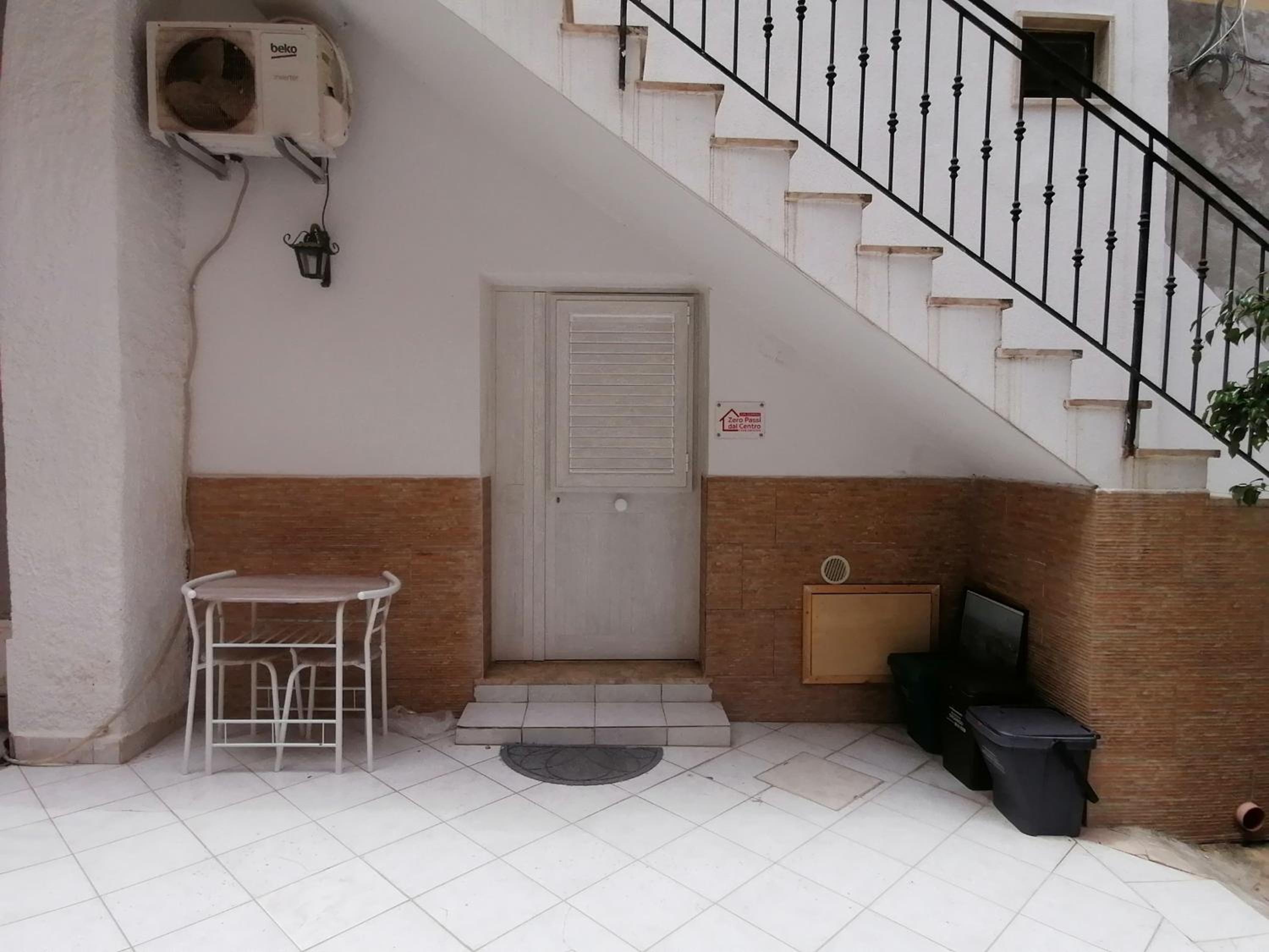 One-Bedroom House - Photo 8