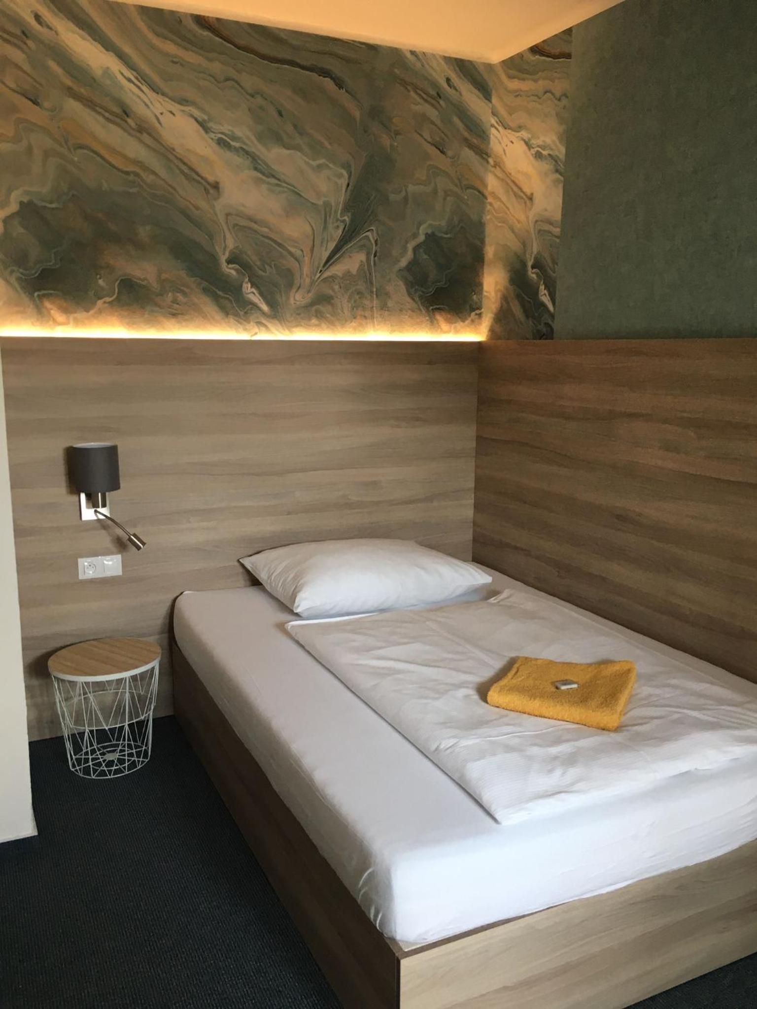 Economy Twin Room - Photo 7