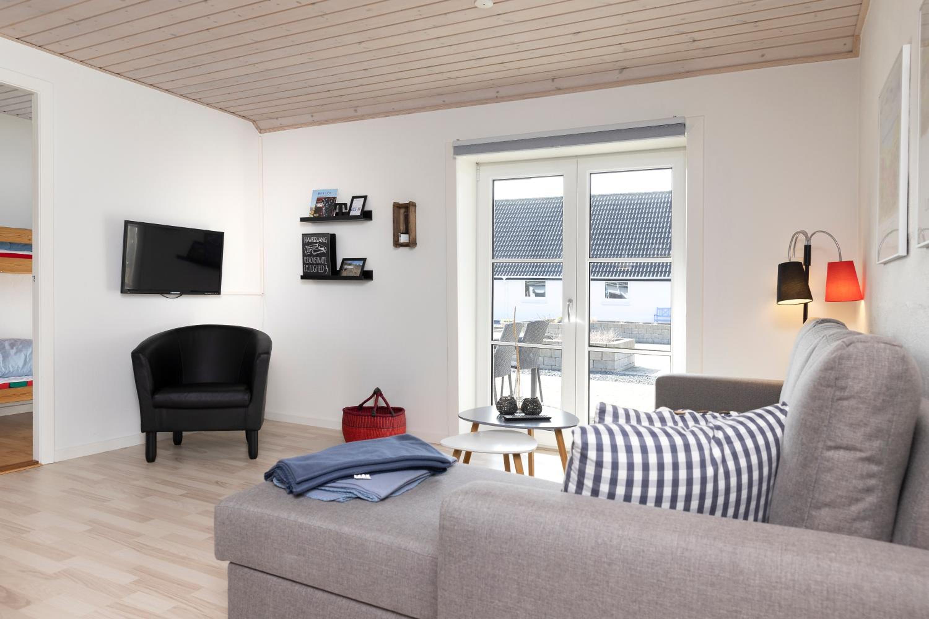 Apartment with Terrace photo 2