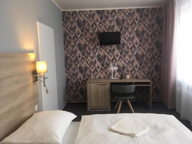 Twin Room - Photo 8