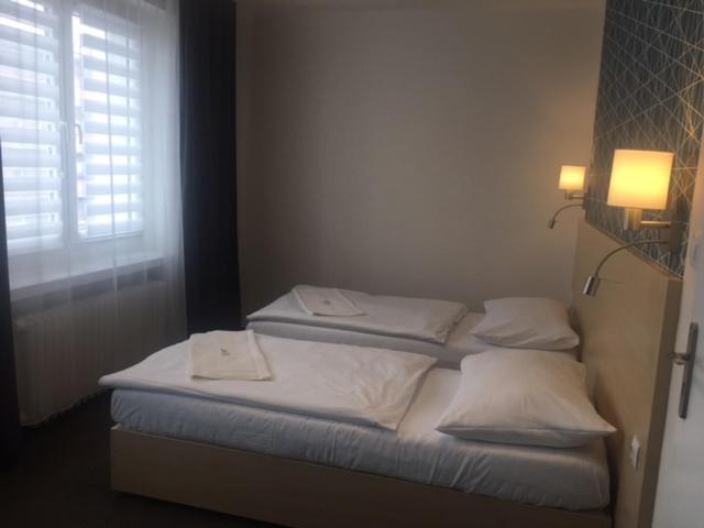 Twin Room - Photo 15