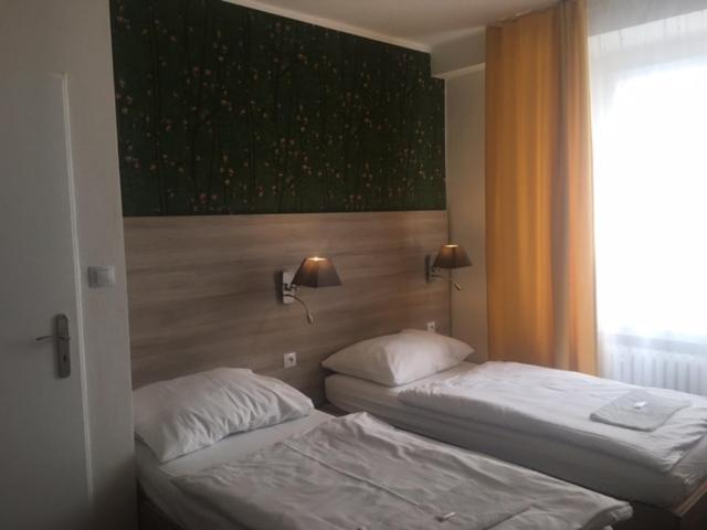 Twin Room - Photo 10
