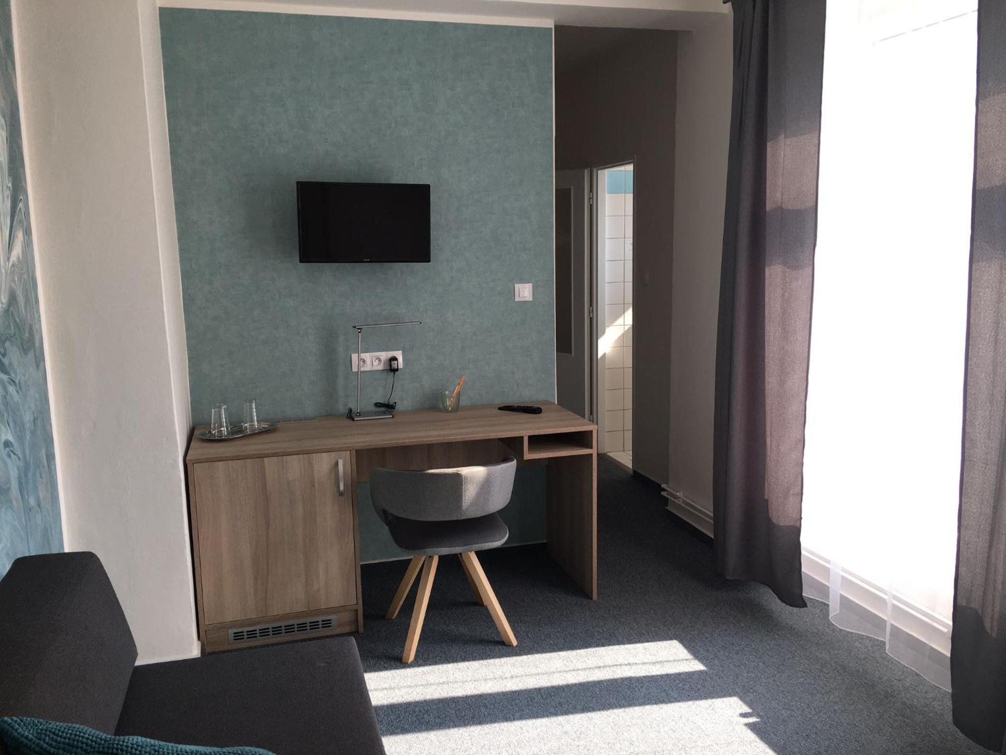 Economy Twin Room - Photo 2