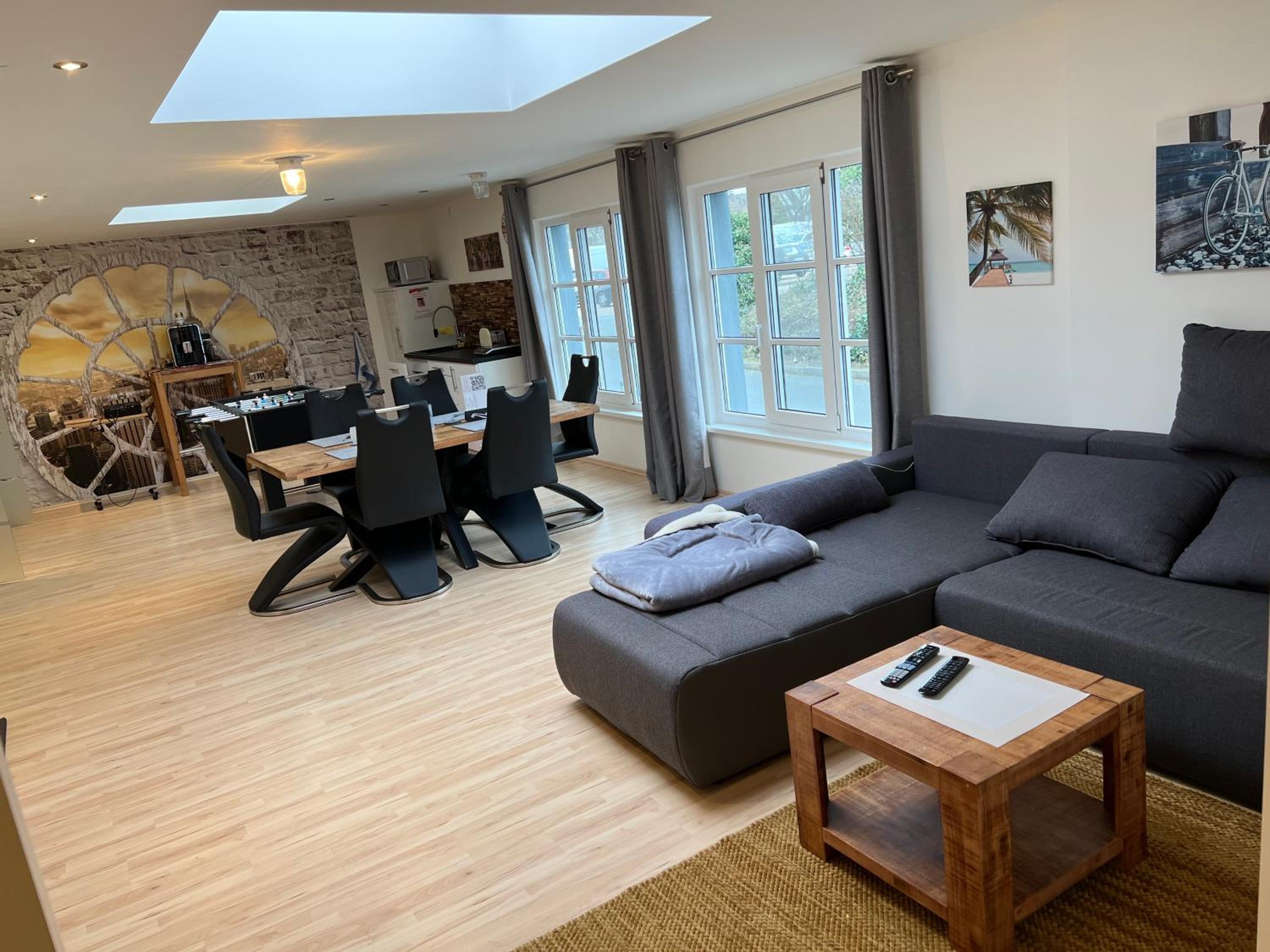 One-Bedroom Apartment photo 1