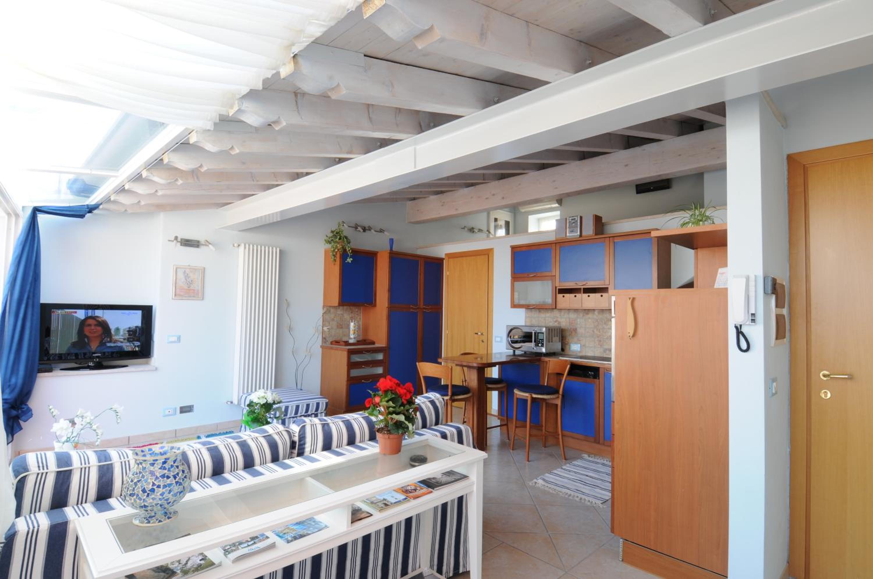 One-Bedroom Apartment with Lake view (2 Adults) photo 2