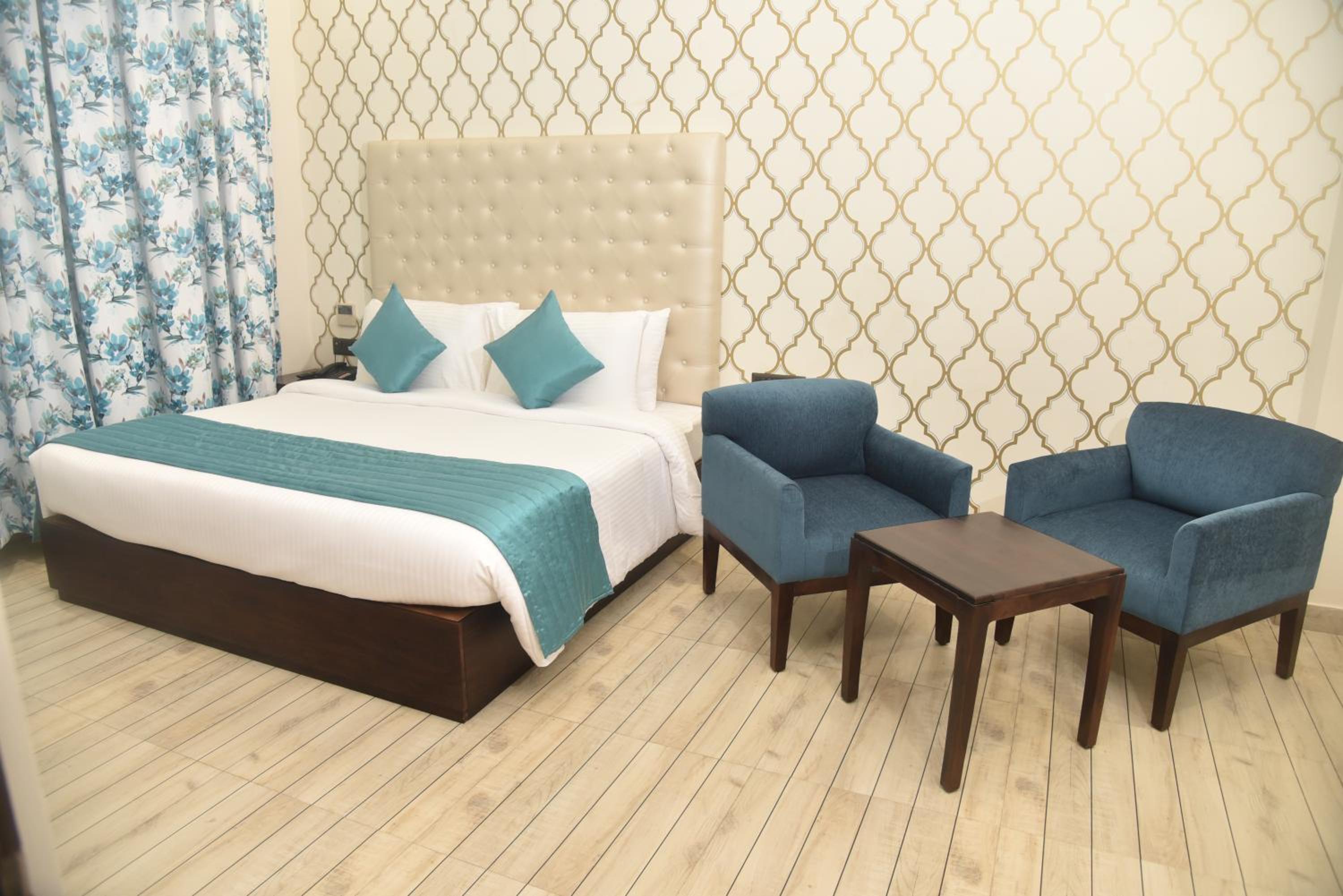 Deluxe King Room - Photo 1