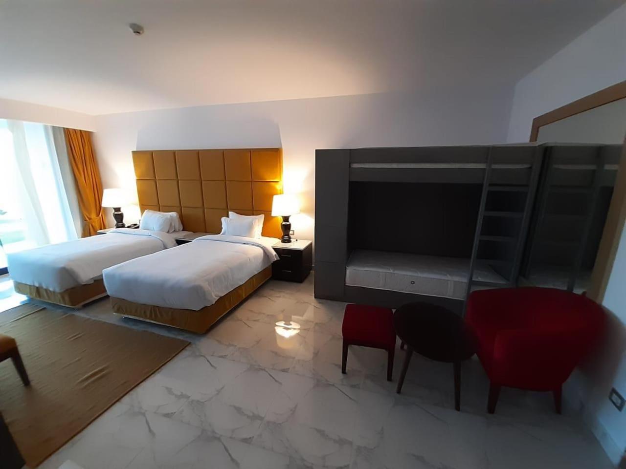 Family Room with Sea View - Photo 5