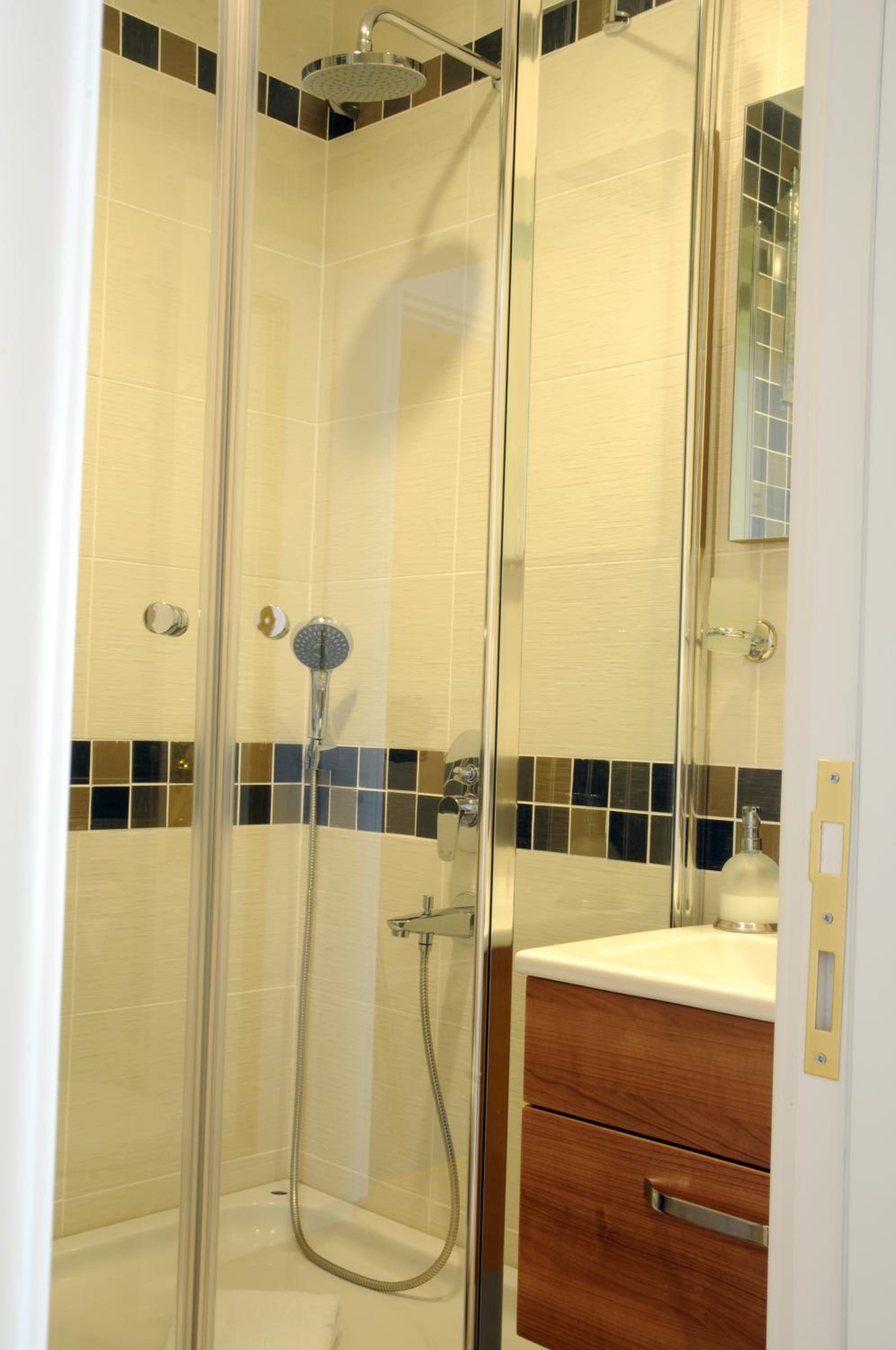 Deluxe Double or Twin Room photo 3