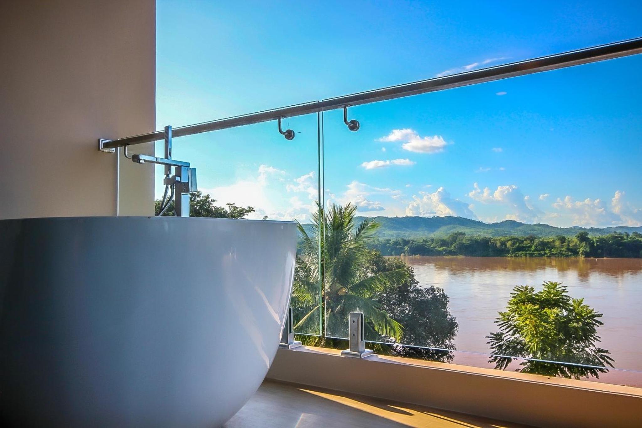 Junior Suite with Balcony - Photo 4