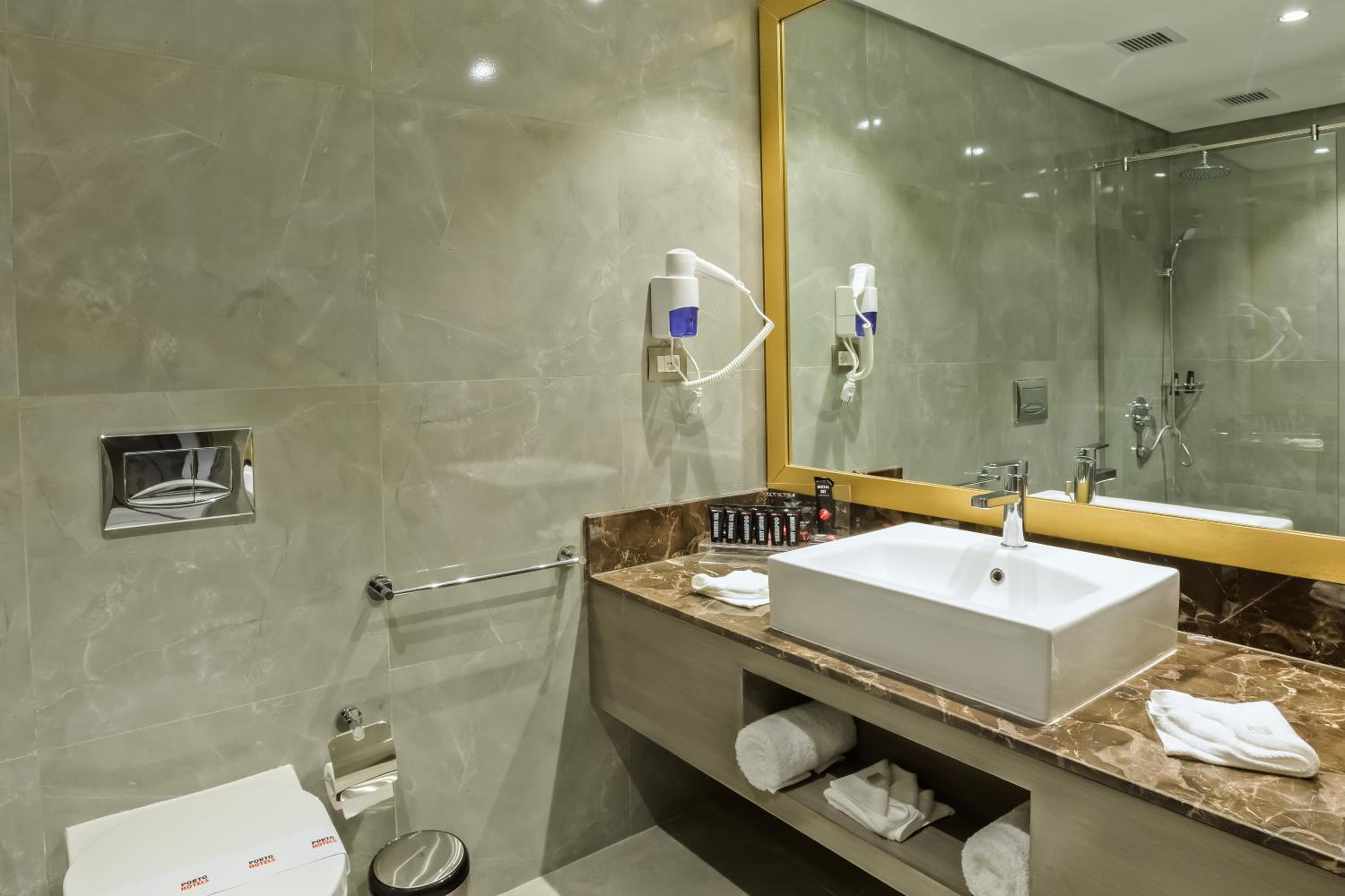 Double or Twin Room with Sea View - Photo 3