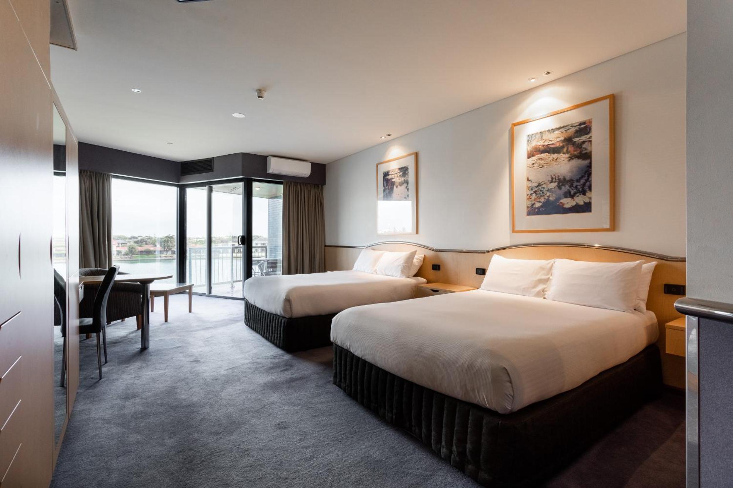Deluxe Queen Room with Two Queen Beds thumbnail 5