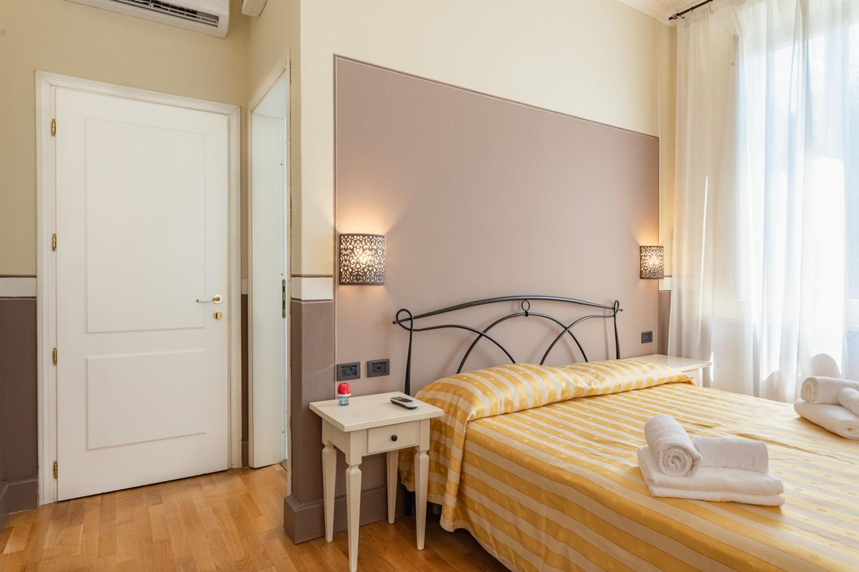 Deluxe Double Room - Photo 2