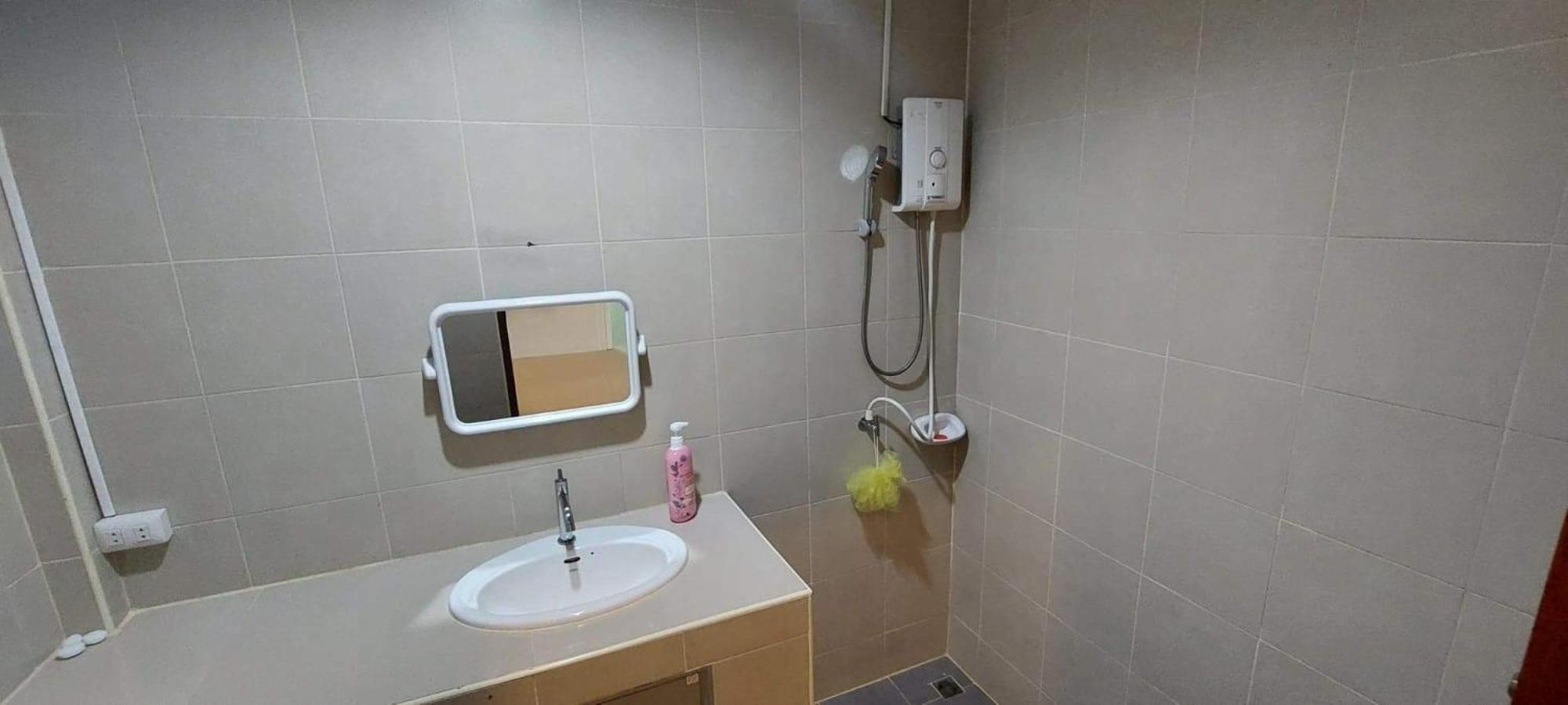 6-Bed Mixed Dormitory Room photo 3