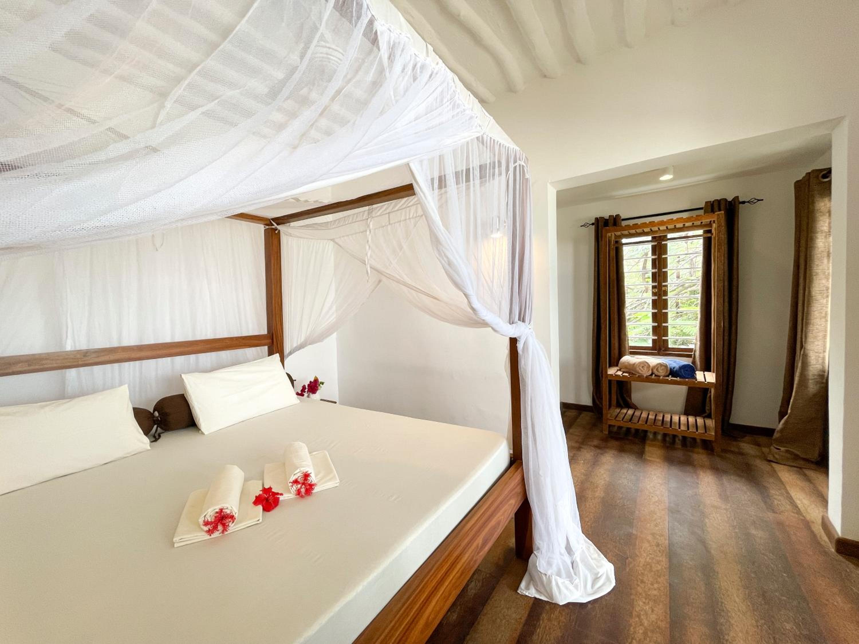 Deluxe Double Room with Balcony and Sea View