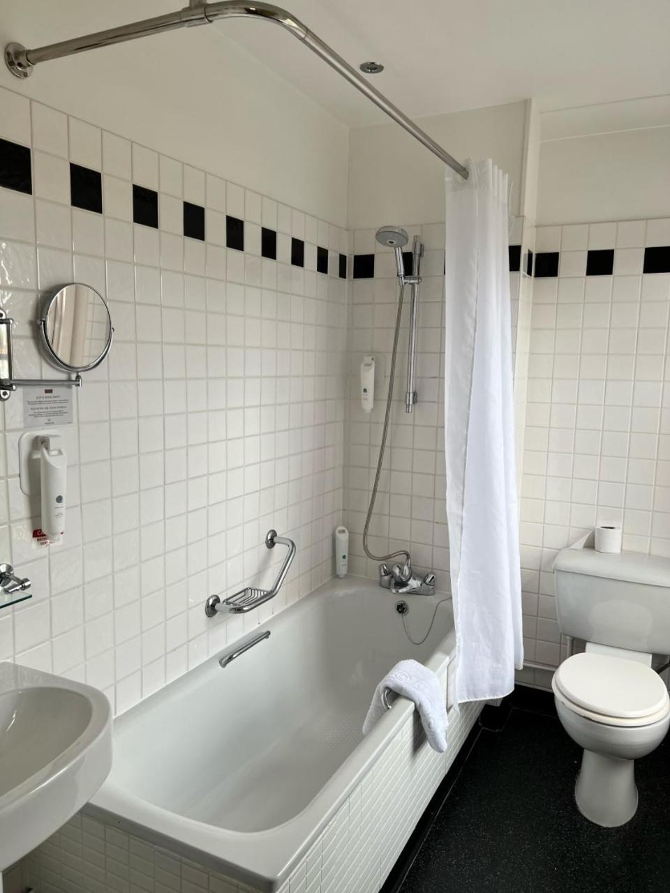 Single Room photo 3