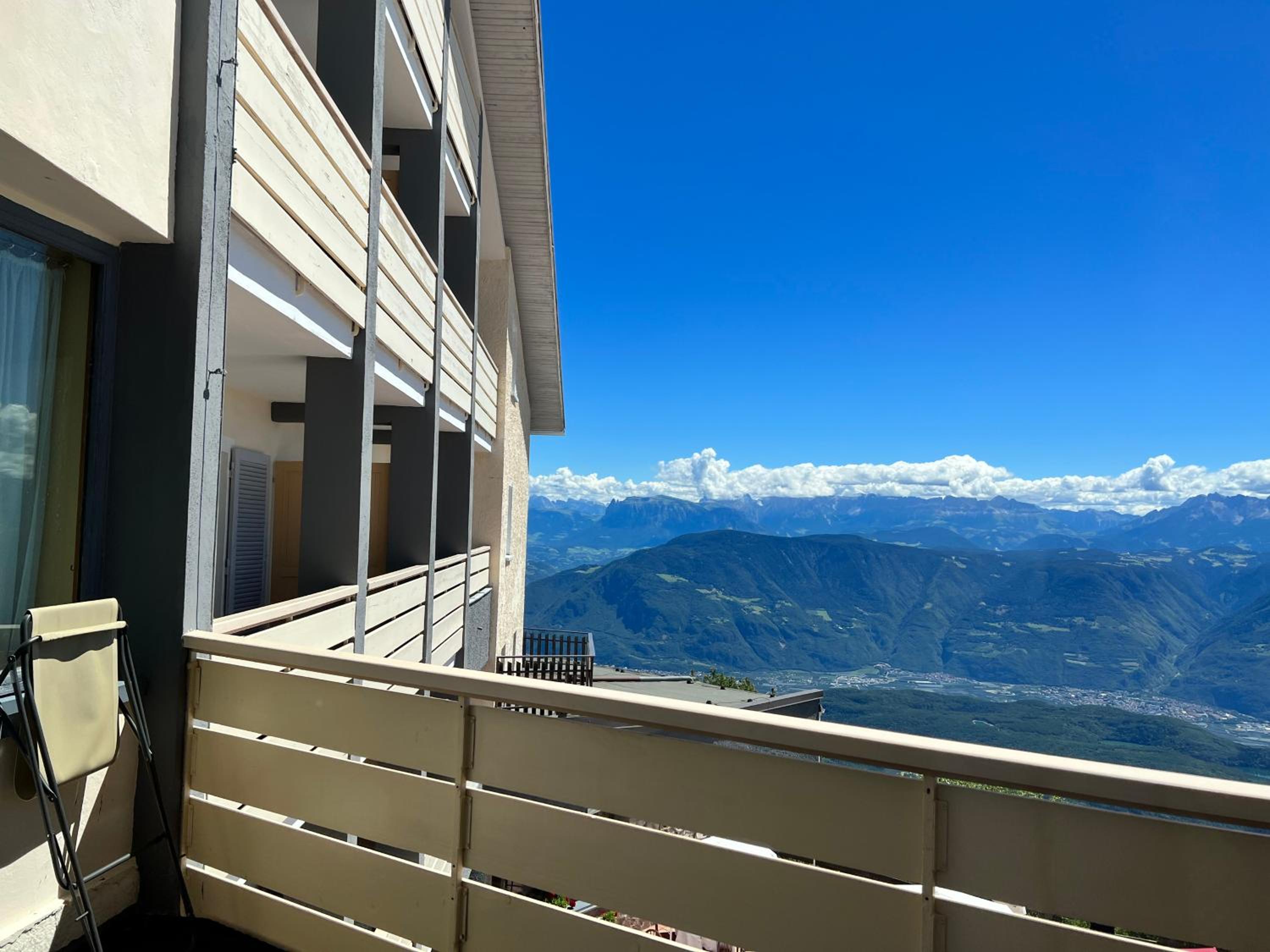 Deluxe Double Room with Balcony - Photo 7