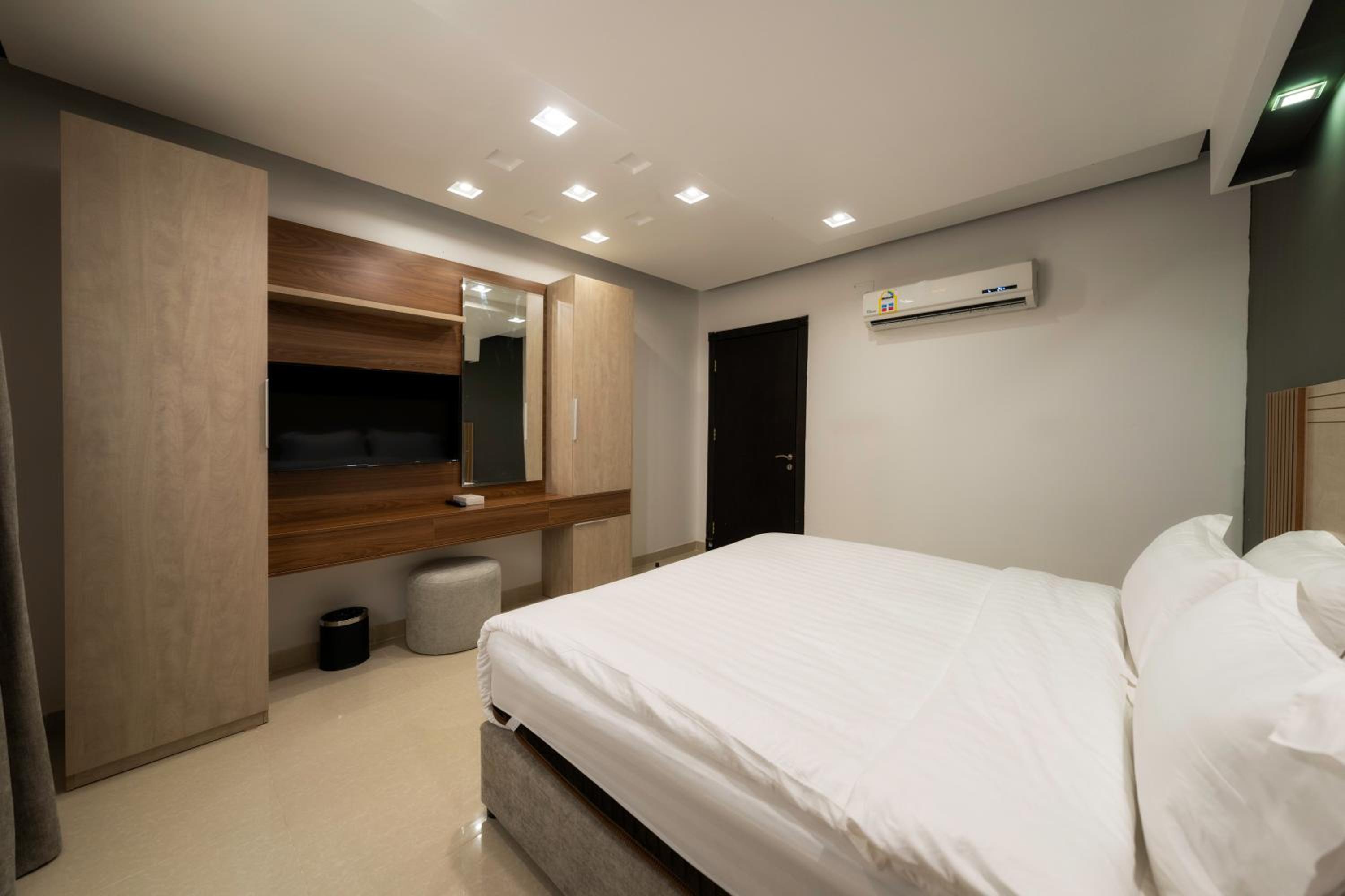 Two-Bedroom Apartment - Photo 5