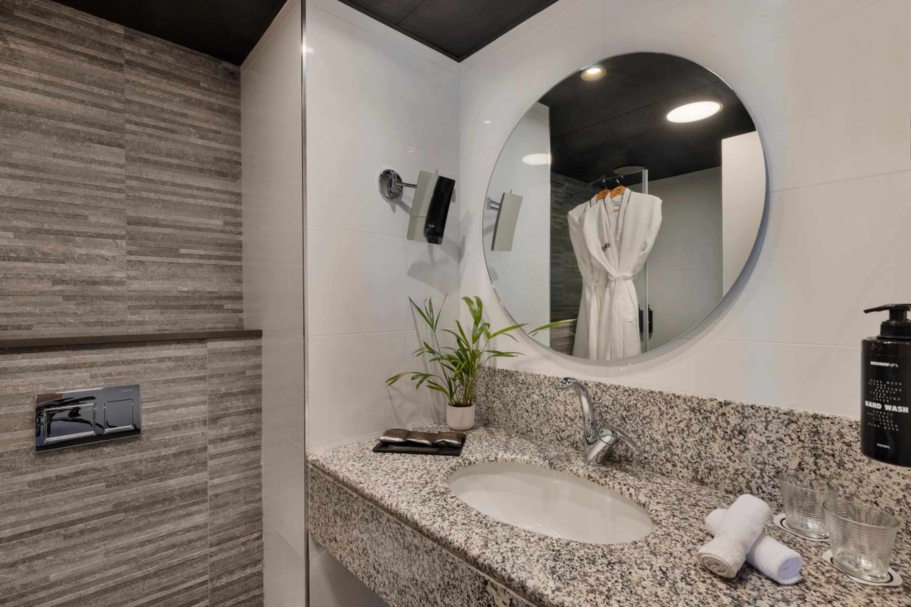 Deluxe Suite photo 2